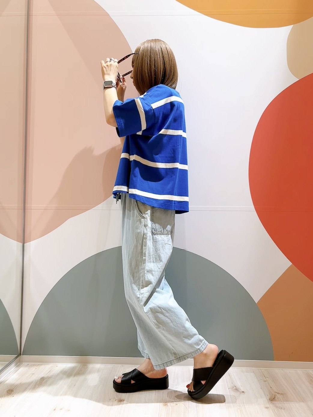 長男さんの「SHOO･LA･RUE｜【S-LL】涼しげで爽やか 太ボーダー斜め切り替えTシャツ」を使ったコーディネート