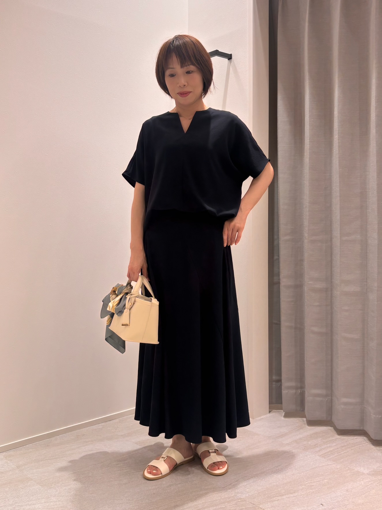 Satoさんの「UNTITLED｜【UV/接触冷感/セットアップ可】リラクシーキーVネックブラウス」を使ったコーディネート