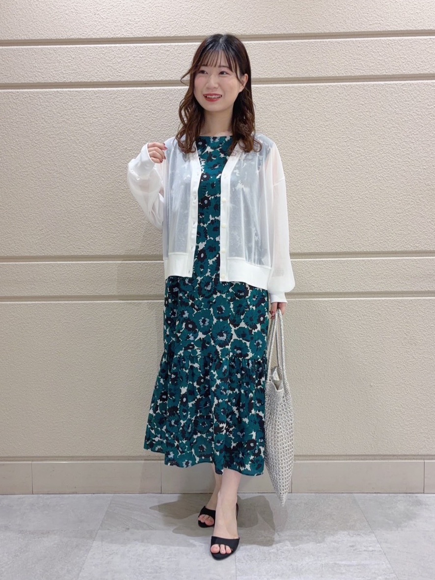 ユナさんの「UNTITLED｜【花柄/着映え】フラワープリントワンピース」を使ったコーディネート