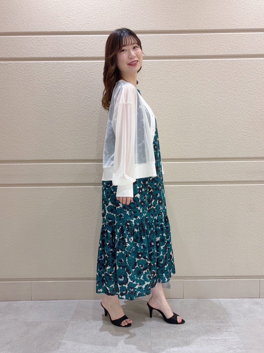 ユナさんの「UNTITLED｜【花柄/着映え】フラワープリントワンピース」を使ったコーディネート