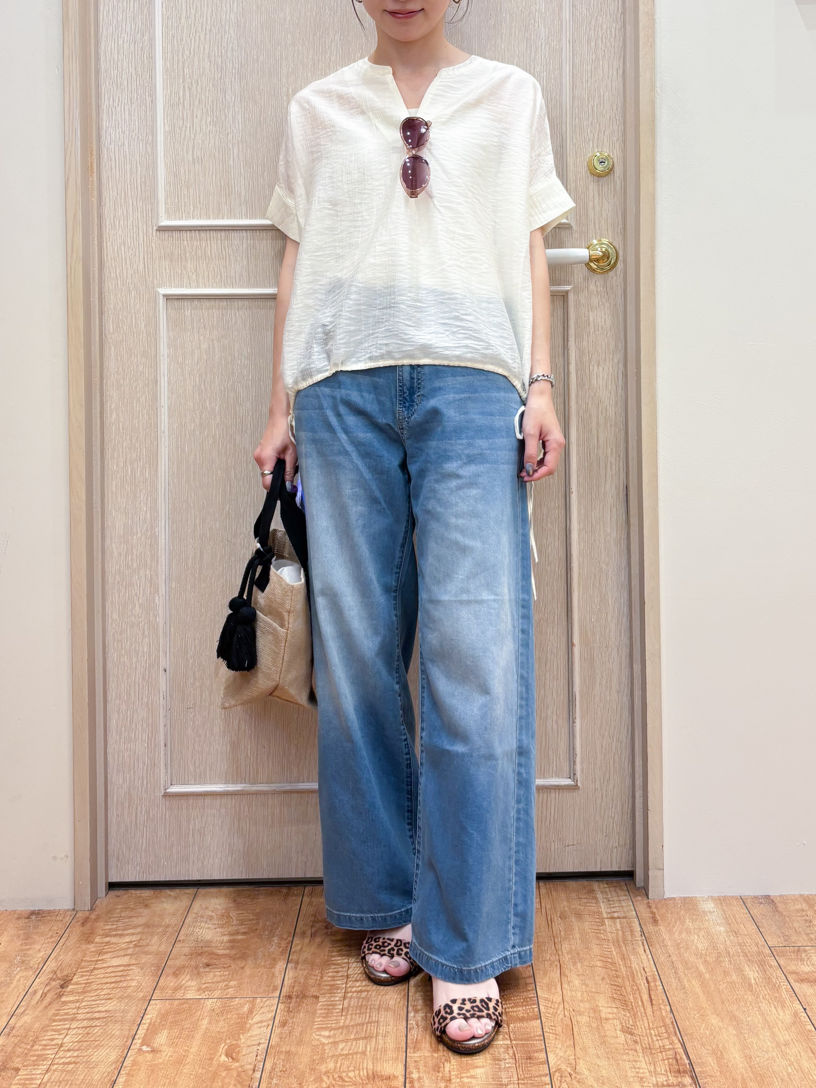 なみさんの「SHOO･LA･RUE｜【高レビュー/体型カバー】インせず着られる スキッパー裾リボンブラウス」を使ったコーディネート