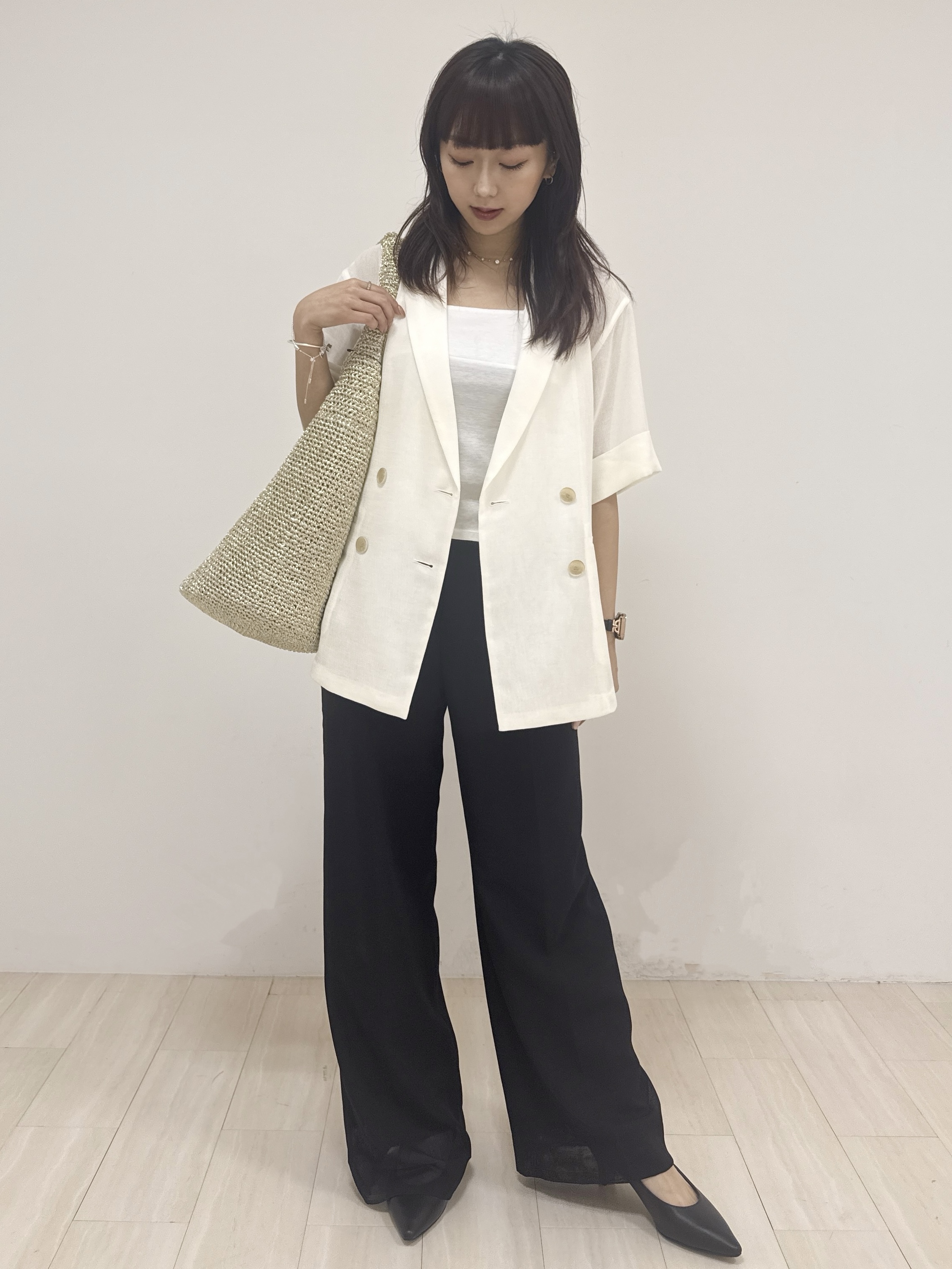 萩原 優里菜さんの「INDIVI｜【洗える／メッシュ素材／SETUP可能】半袖シアージャケット」を使ったコーディネート