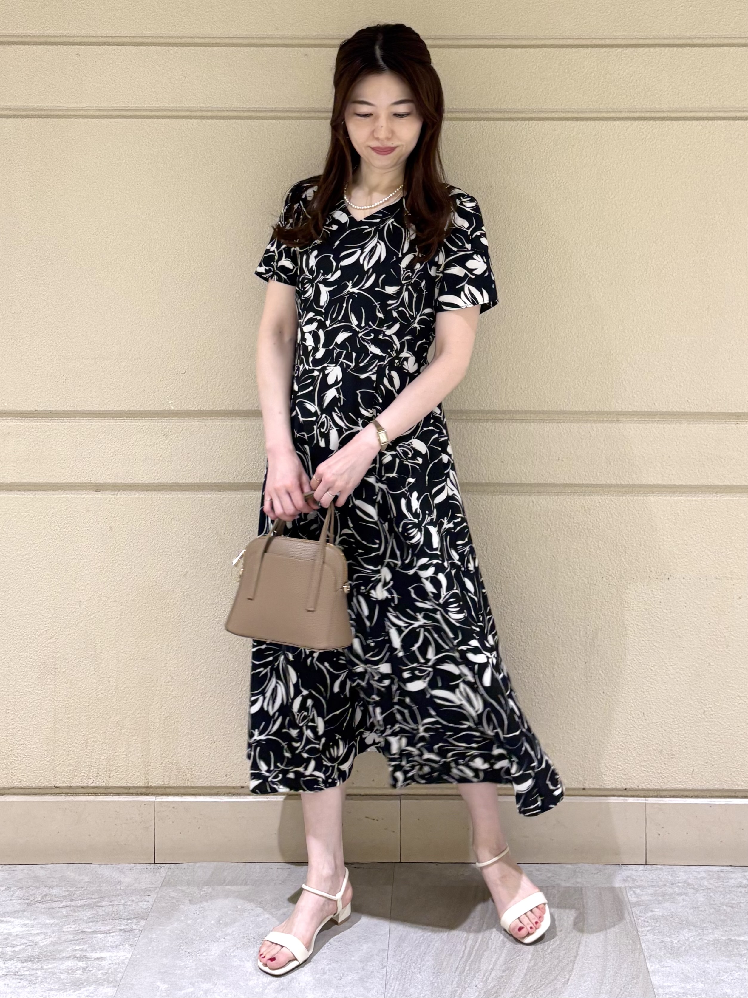 sakiさんの「COUP DE CHANCE｜【手洗い可／日本製】フラワープリントワンピース」を使ったコーディネート