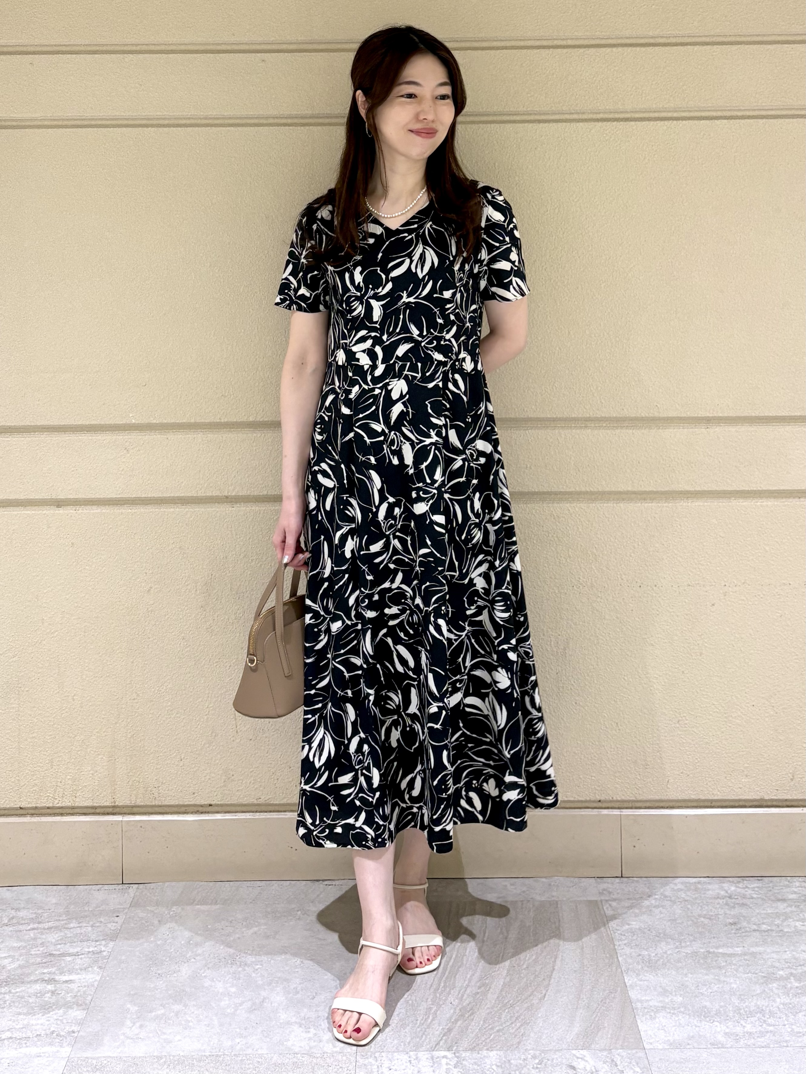 sakiさんの「COUP DE CHANCE｜【手洗い可／日本製】フラワープリントワンピース」を使ったコーディネート