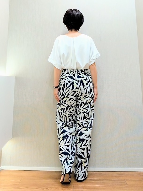 ミズタさんの「UNTITLED｜【セットアップ可/UVカット/前後2WAY】リラクシーフレンチスリーブブラウス」を使ったコーディネート