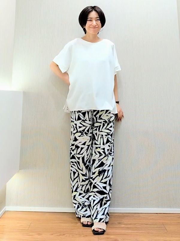 ミズタさんの「UNTITLED｜【セットアップ可/UVカット/前後2WAY】リラクシーフレンチスリーブブラウス」を使ったコーディネート