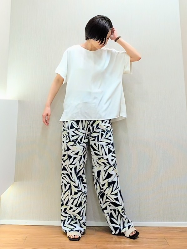 ミズタさんの「UNTITLED｜【セットアップ可/UVカット/前後2WAY】リラクシーフレンチスリーブブラウス」を使ったコーディネート