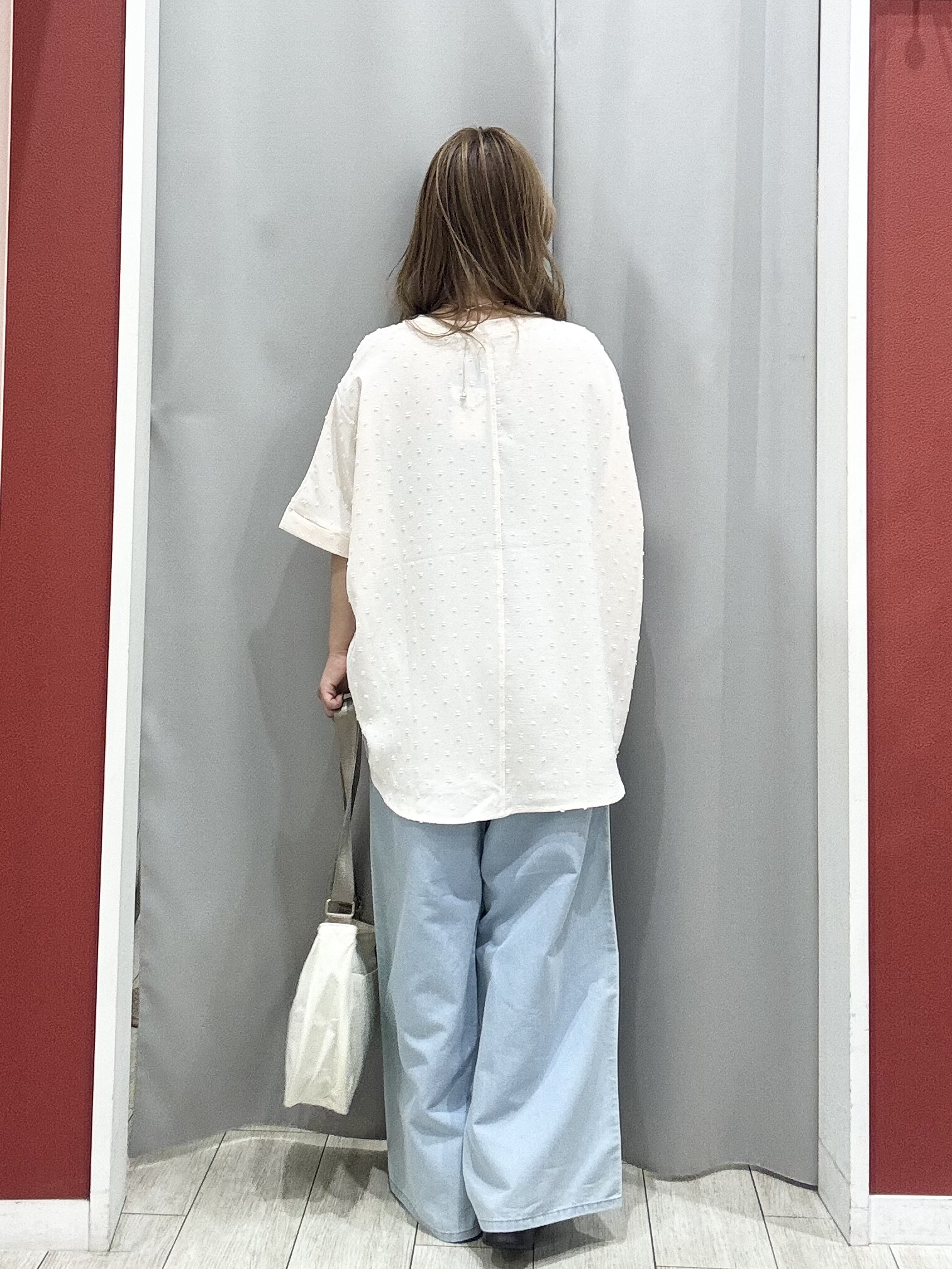 shioさんの「SHOO･LA･RUE｜【洗濯機可/S-LL】オンにもオフにも マルチに使えるボタンレスカーディガン」を使ったコーディネート