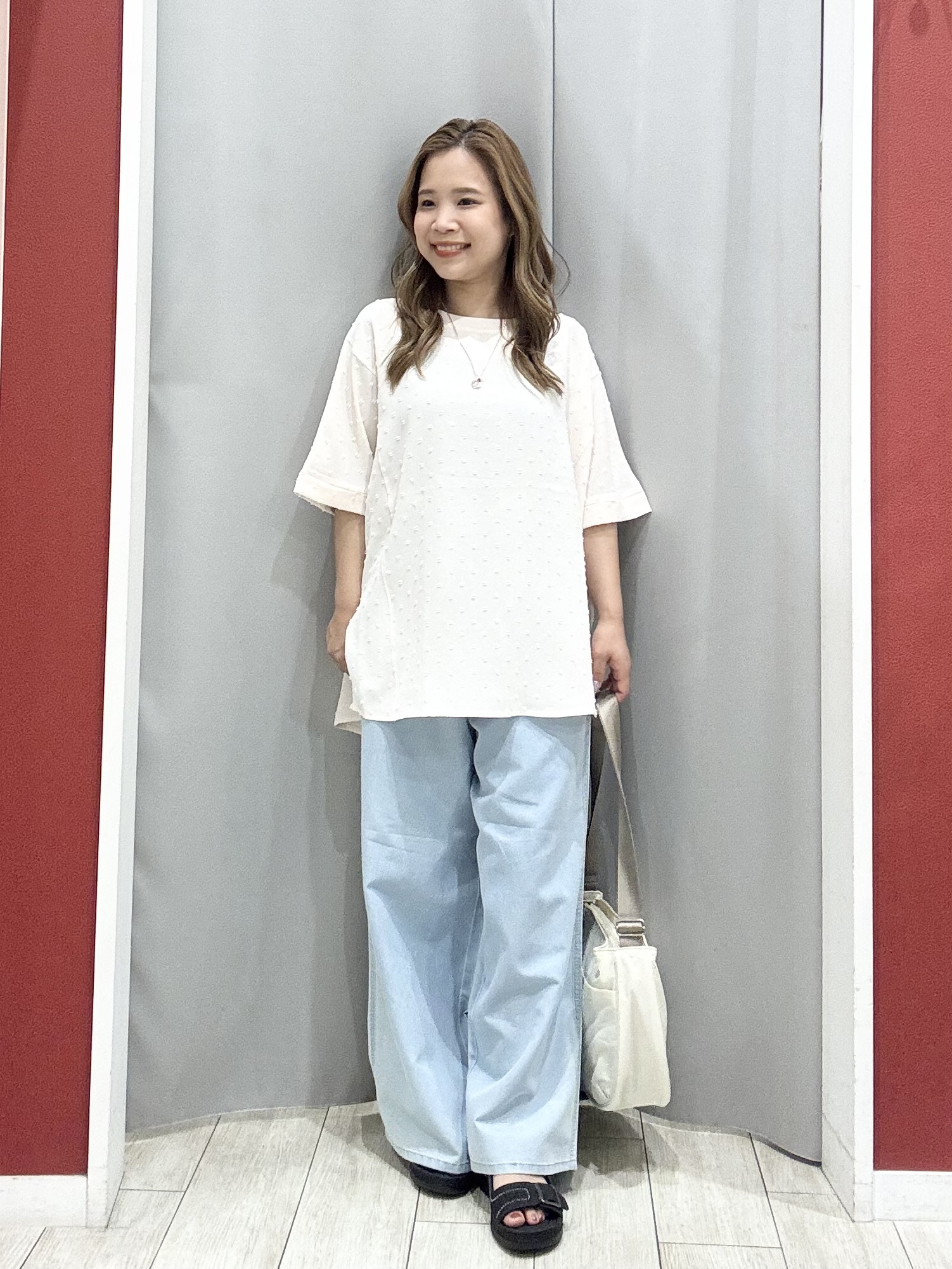 shioさんの「SHOO･LA･RUE｜【洗濯機可/S-LL】オンにもオフにも マルチに使えるボタンレスカーディガン」を使ったコーディネート