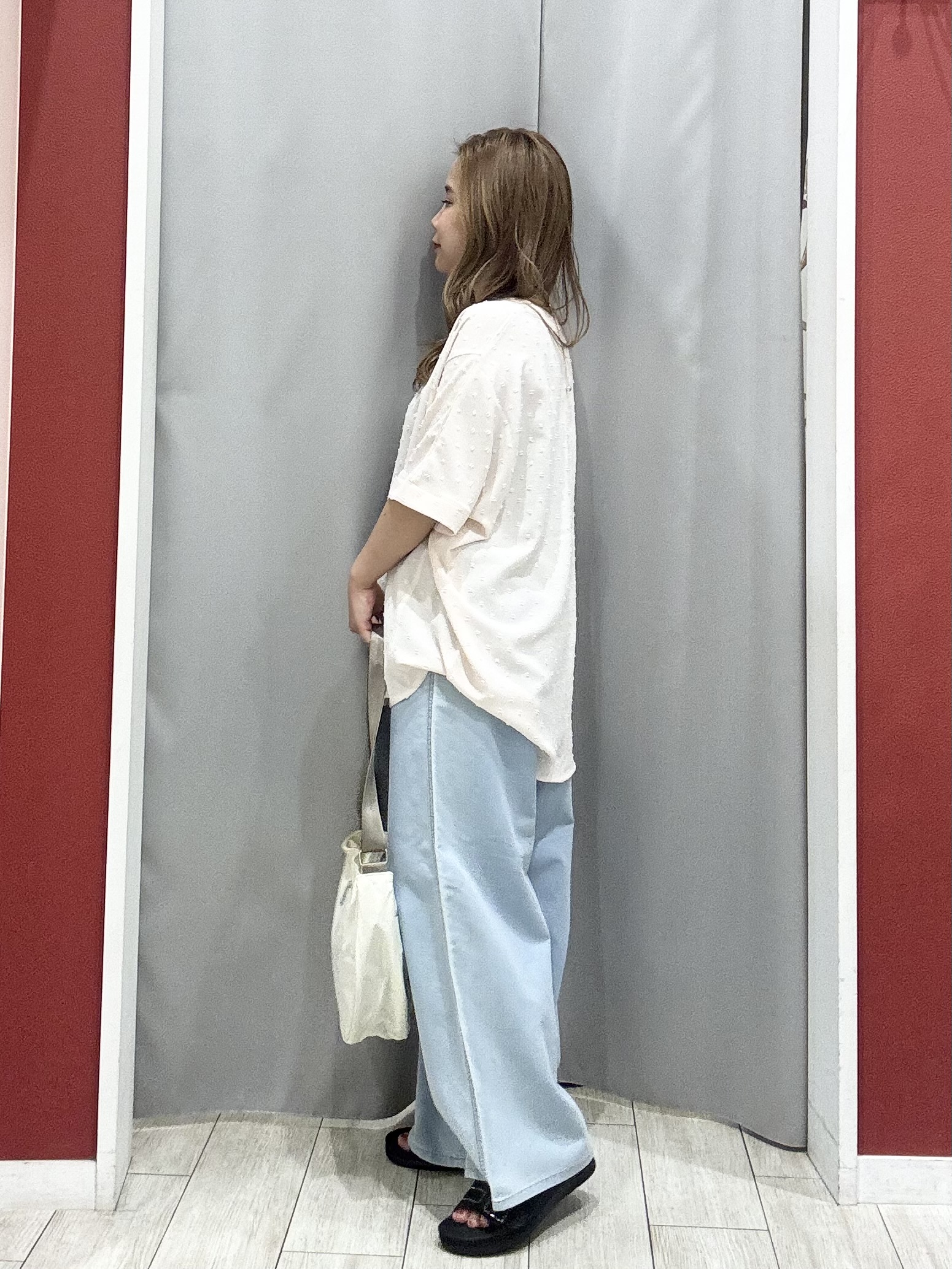 shioさんの「SHOO･LA･RUE｜【洗濯機可/S-LL】オンにもオフにも マルチに使えるボタンレスカーディガン」を使ったコーディネート