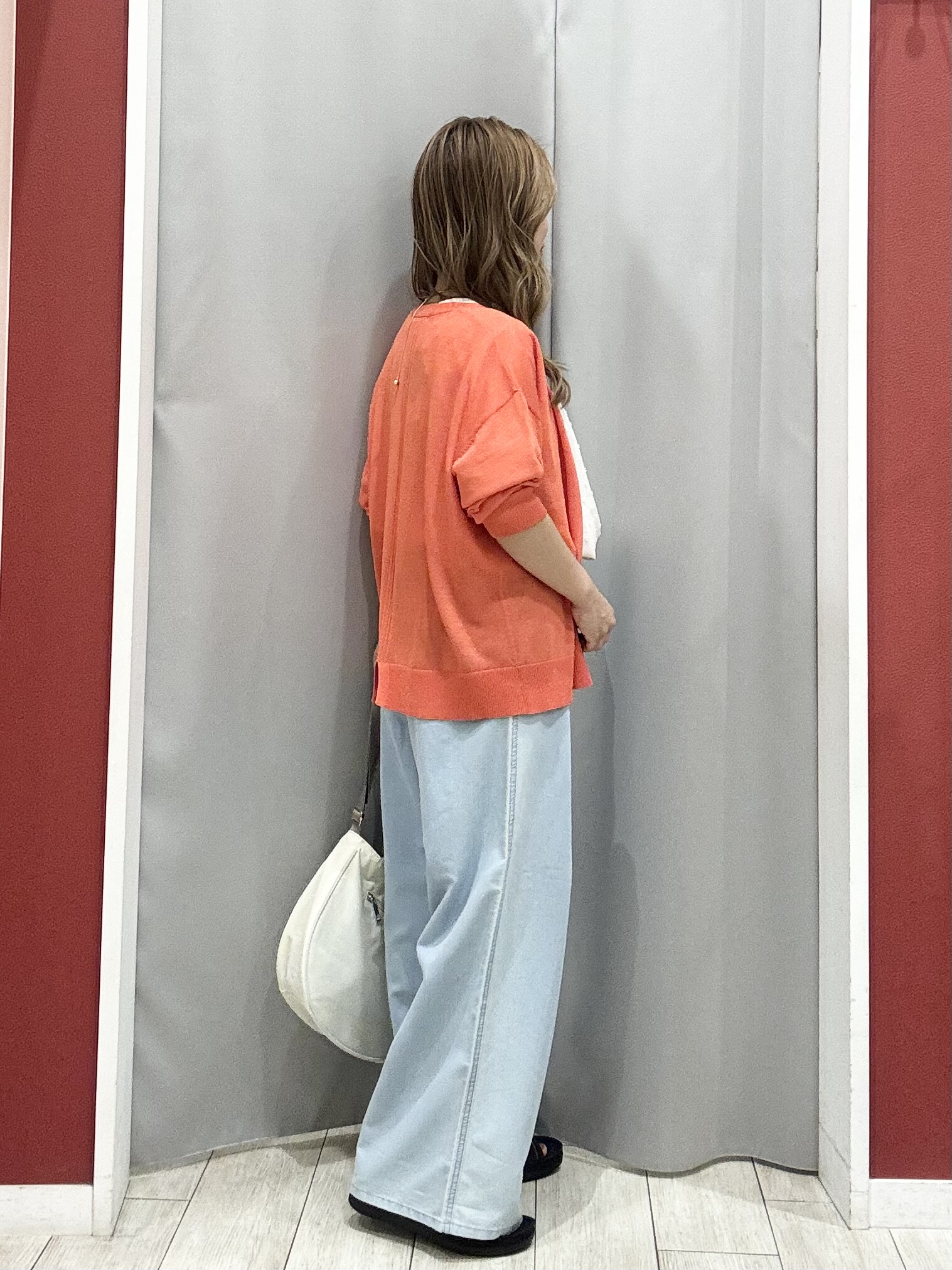 shioさんの「SHOO･LA･RUE｜【洗濯機可/S-LL】オンにもオフにも マルチに使えるボタンレスカーディガン」を使ったコーディネート