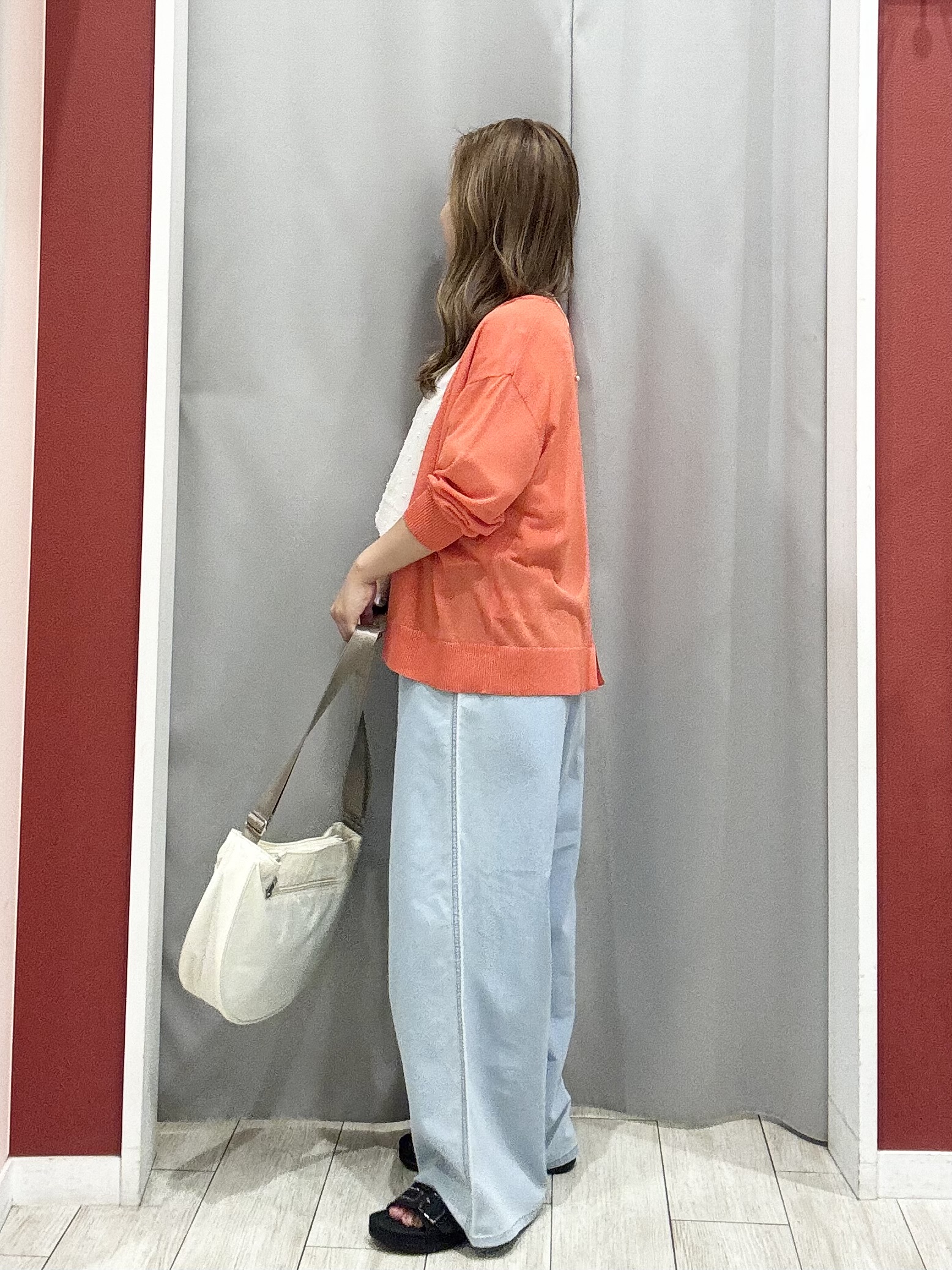 shioさんの「SHOO･LA･RUE｜【洗濯機可/S-LL】オンにもオフにも マルチに使えるボタンレスカーディガン」を使ったコーディネート