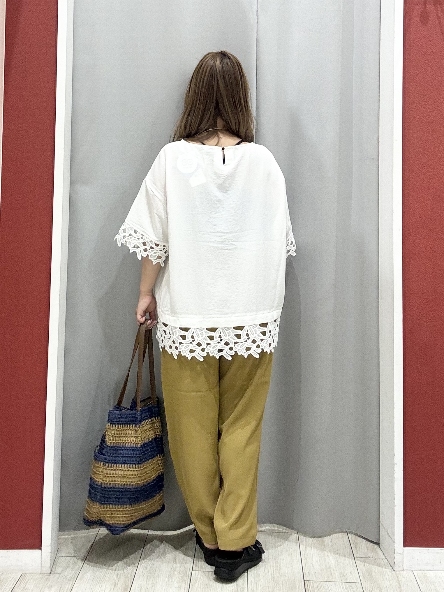 shioさんの「SHOO･LA･RUE｜【洗濯後しわになりにくい/S-LL】コーデの主役になる レース付きブラウス」を使ったコーディネート