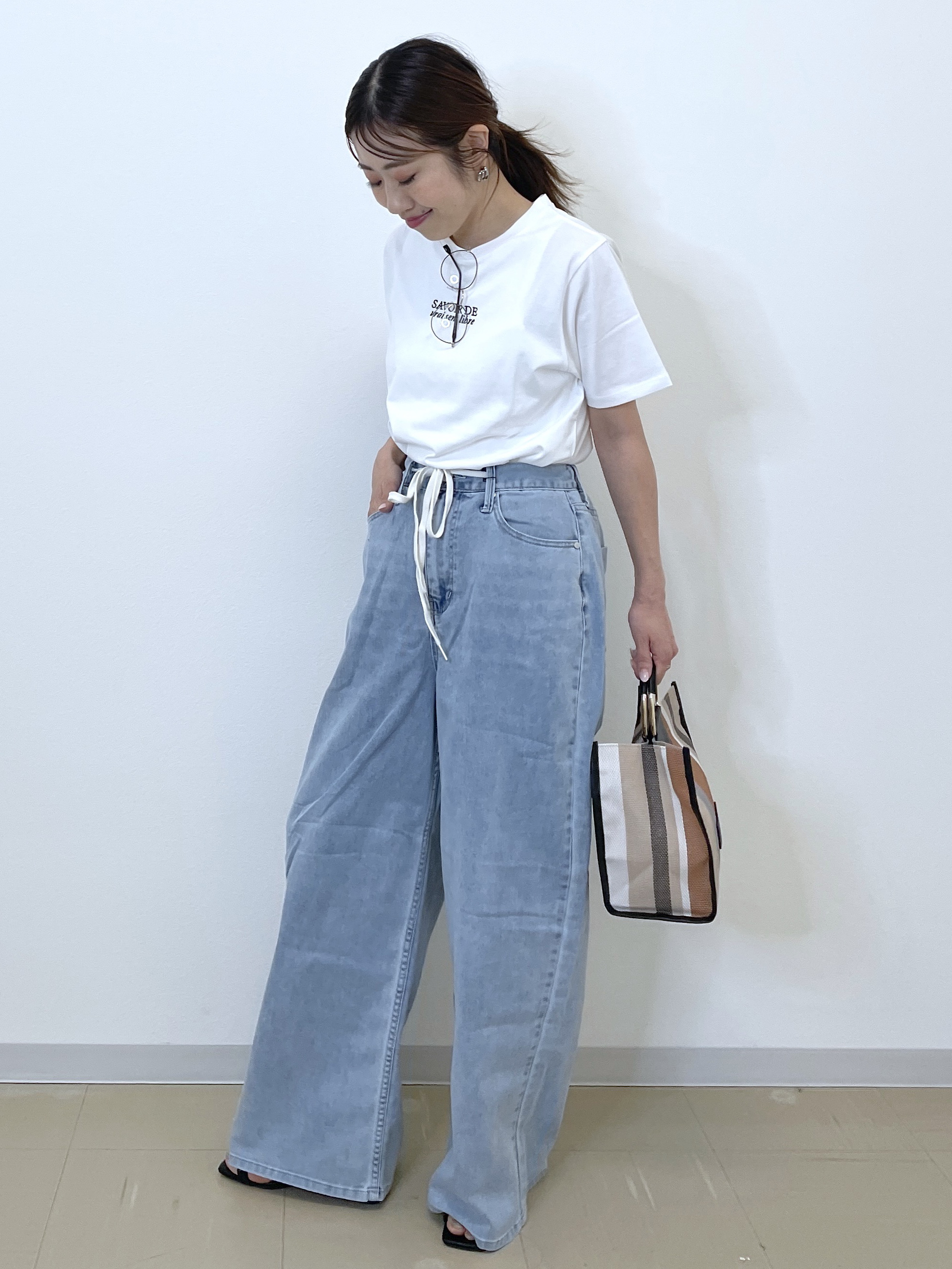 Akiさんの「OPAQUE.CLIP｜ロゴプリント刺繍アソートTシャツ【洗濯機OK】」を使ったコーディネート