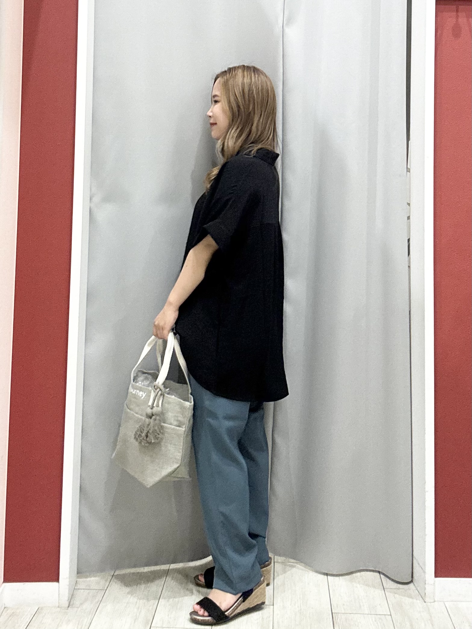 shioさんの「SHOO･LA･RUE｜【S-LL/洗濯機可】インせず着られる 裾タック スキッパーシャツ」を使ったコーディネート