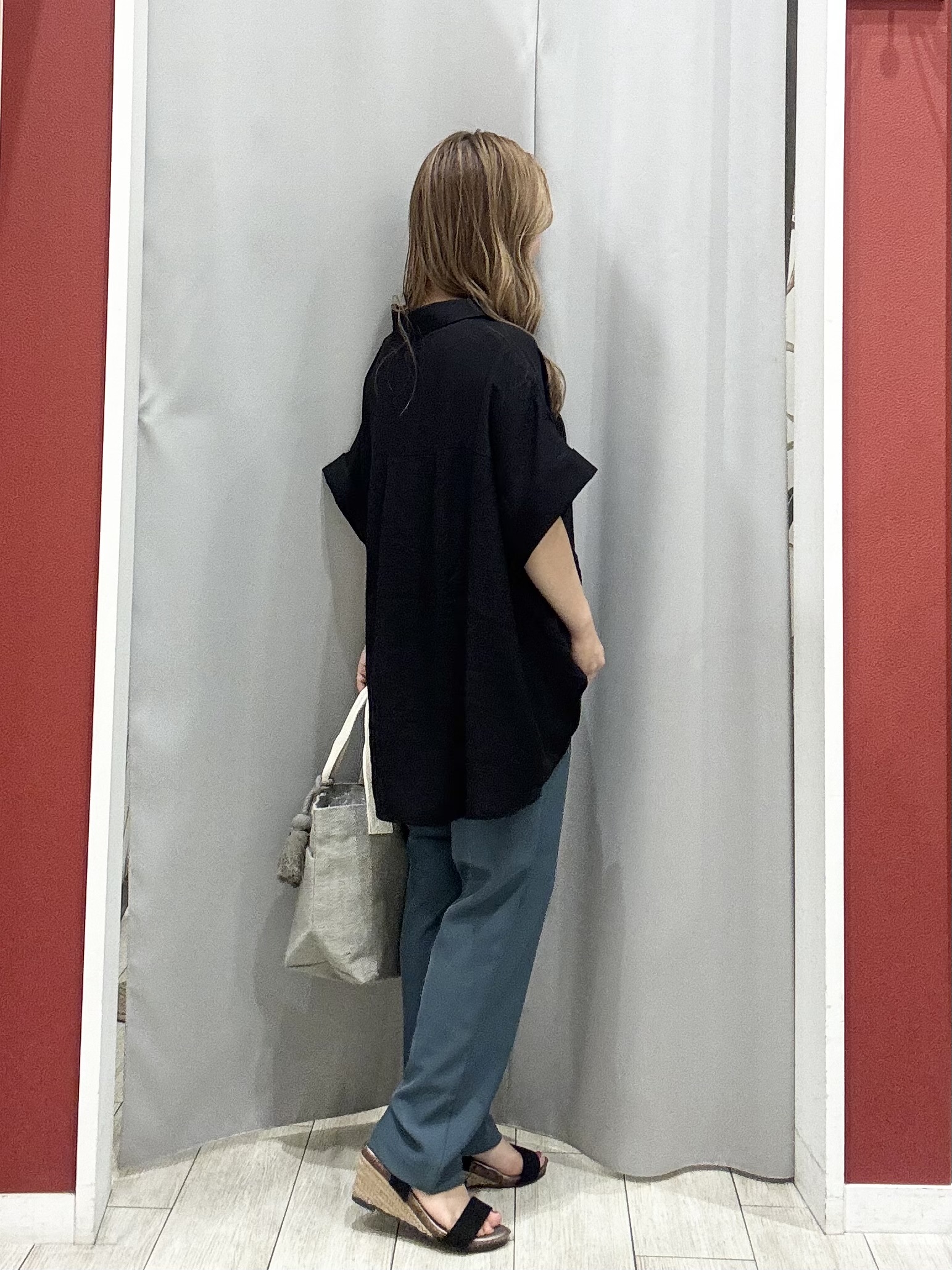 shioさんの「SHOO･LA･RUE｜【S-LL/洗濯機可】インせず着られる 裾タック スキッパーシャツ」を使ったコーディネート