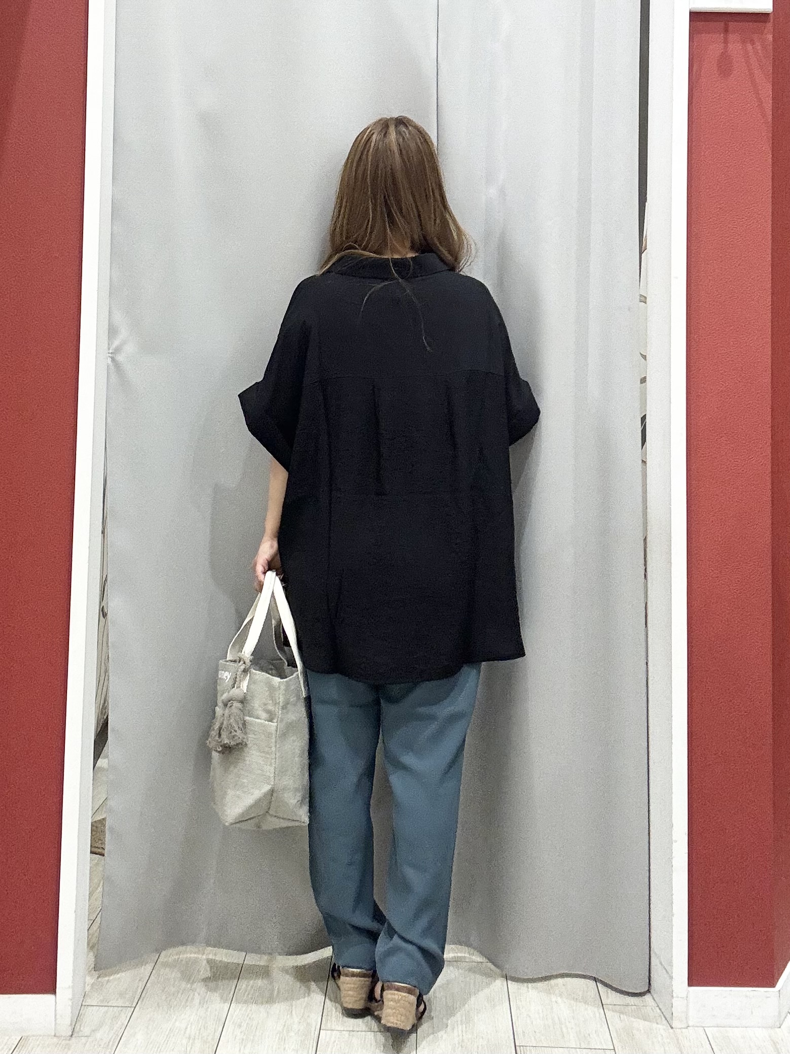 shioさんの「SHOO･LA･RUE｜【S-LL/洗濯機可】インせず着られる 裾タック スキッパーシャツ」を使ったコーディネート