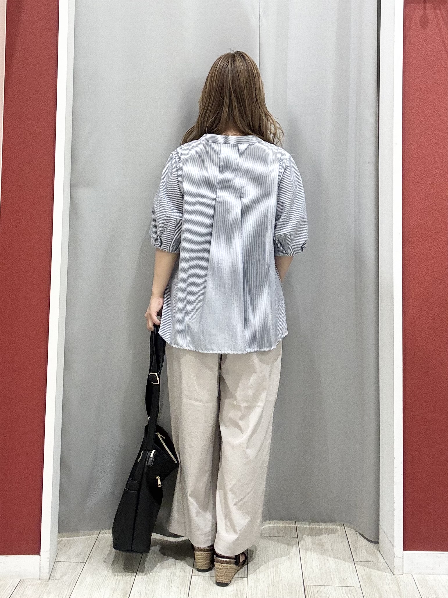 shioさんの「SHOO･LA･RUE｜【高レビュー/洗濯後しわになりにくい/インせず着られる】自然に体型カバー 麻調ペプラムブラウス」を使ったコーディネート