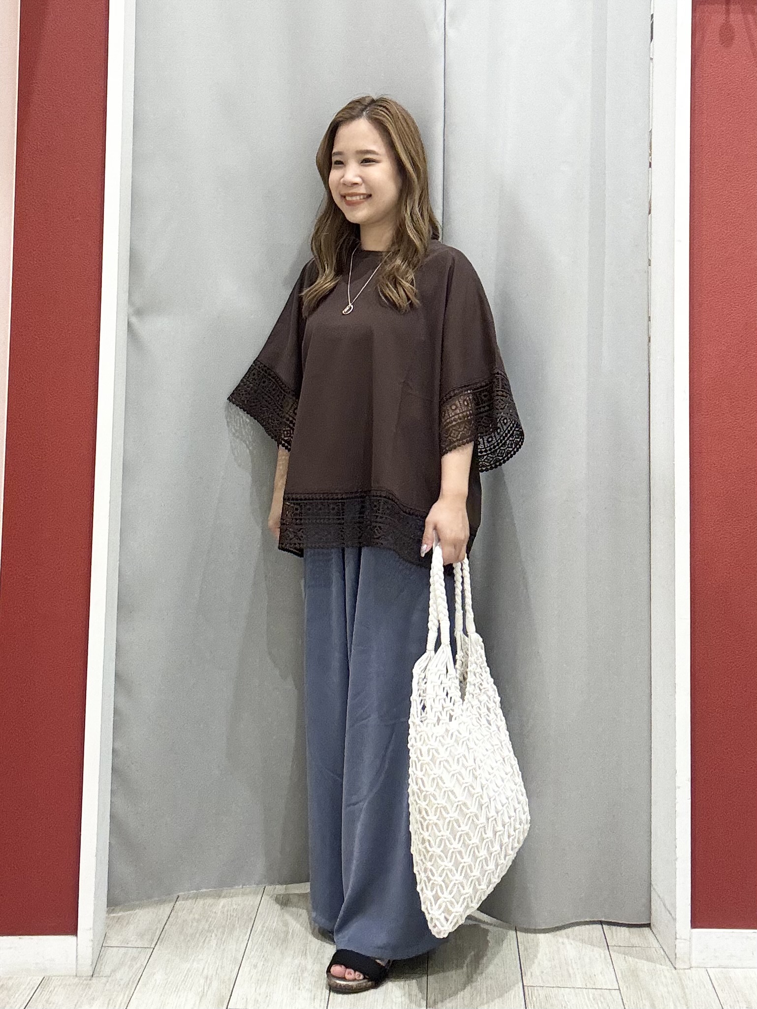 shioさんの「SHOO･LA･RUE｜【洗濯機可/体型カバー/S-LL】レース使いがポイント デザインTシャツ」を使ったコーディネート