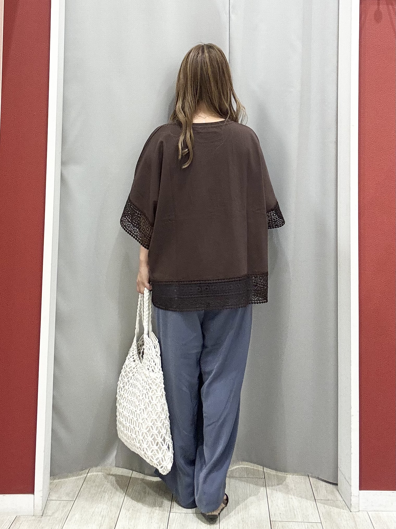 shioさんの「SHOO･LA･RUE｜【洗濯機可/体型カバー/S-LL】レース使いがポイント デザインTシャツ」を使ったコーディネート