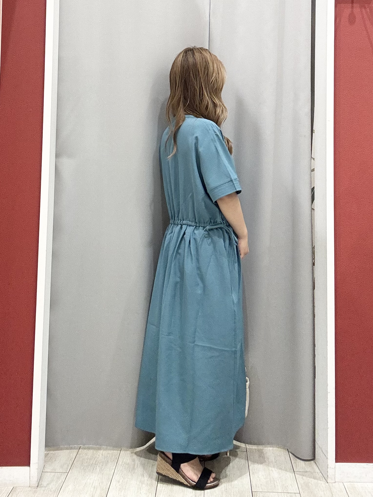 shioさんの「SHOO･LA･RUE｜【洗濯機可/体型カバー】ウエストシャーリングで女性らしく 麻調スキッパーサイドリボンワンピース」を使ったコーディネート