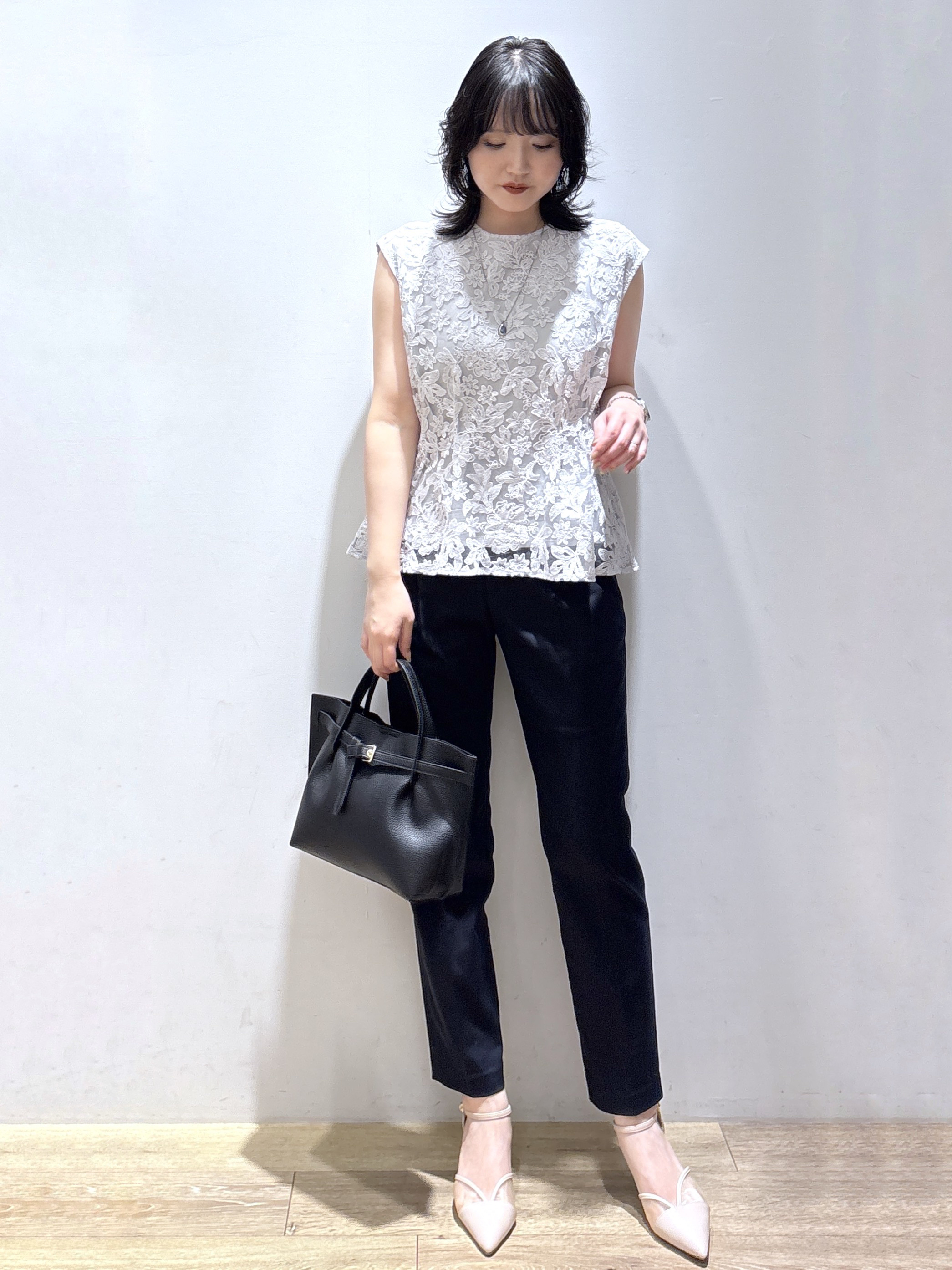 mizukiさんの「index｜シアーフラワー刺繍ペプラムブラウス【イージーアイロン／洗濯機OK】」を使ったコーディネート