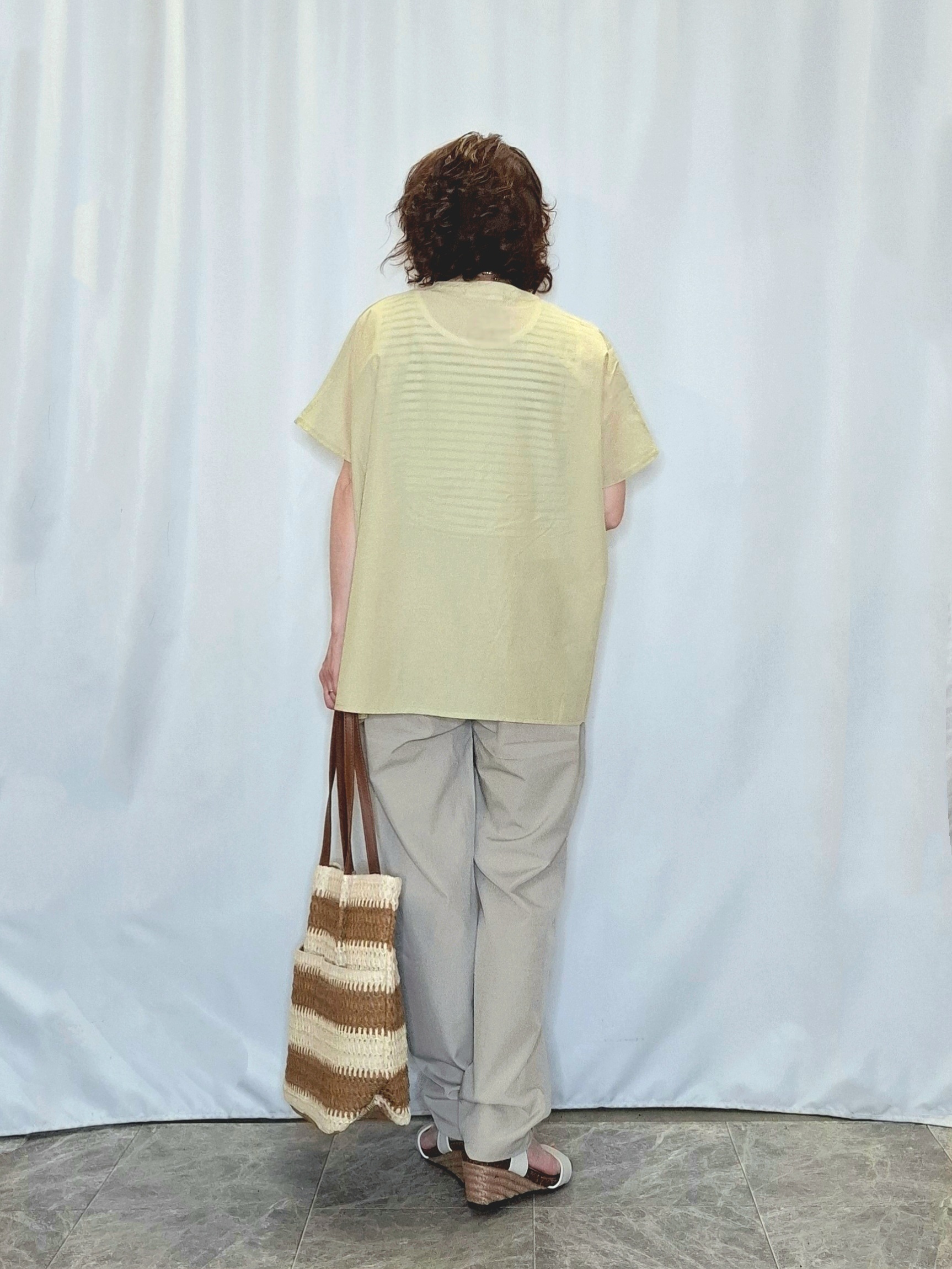 ぬーさんの「SHOO･LA･RUE｜【体型カバー/S~LL】インせず着られて刺繍が目を引く 切替ノーカラーブラウス」を使ったコーディネート