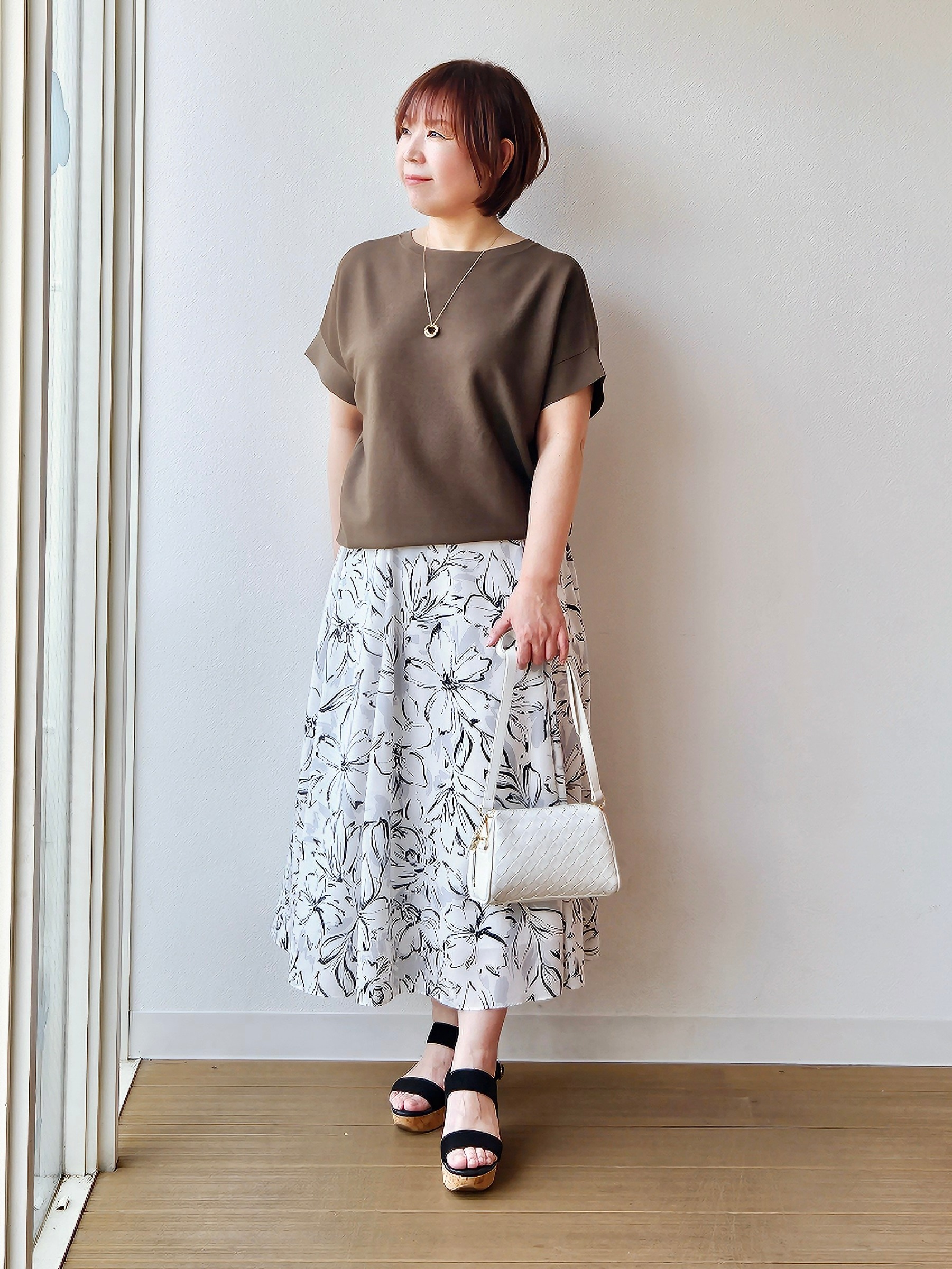 やじまさんの「UNTITLED｜【11色展開/体型カバー】前後2WAYフレンチスリーブニット」を使ったコーディネート