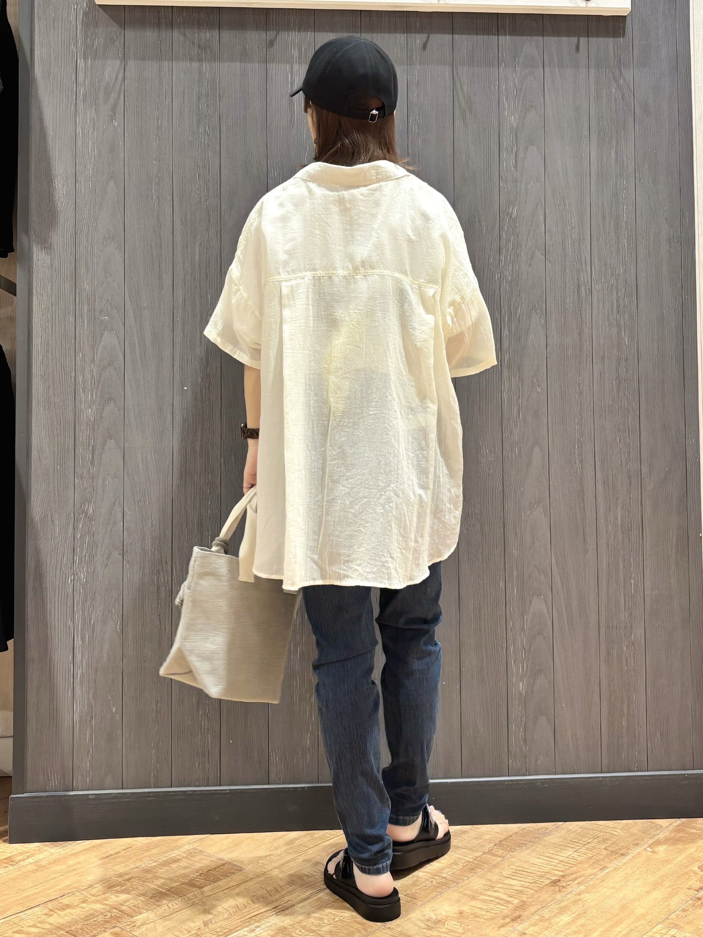 meiさんの「SHOO･LA･RUE｜ヒップがすっぽり隠れる やわらか5分袖シアーシャツ」を使ったコーディネート