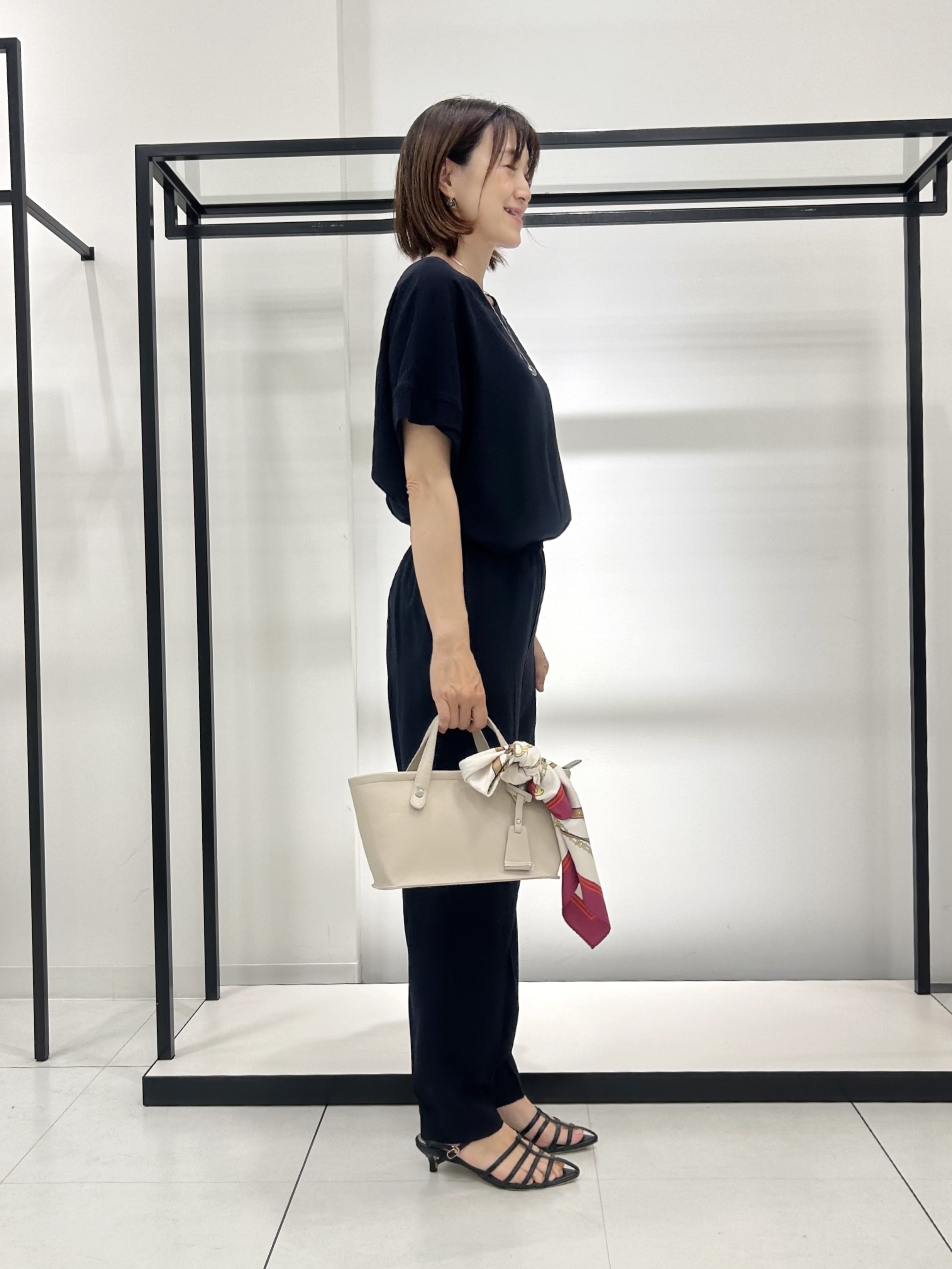 Mikiさんの「UNTITLED｜【セットアップ可/UVカット/前後2WAY】リラクシーフレンチスリーブブラウス」を使ったコーディネート