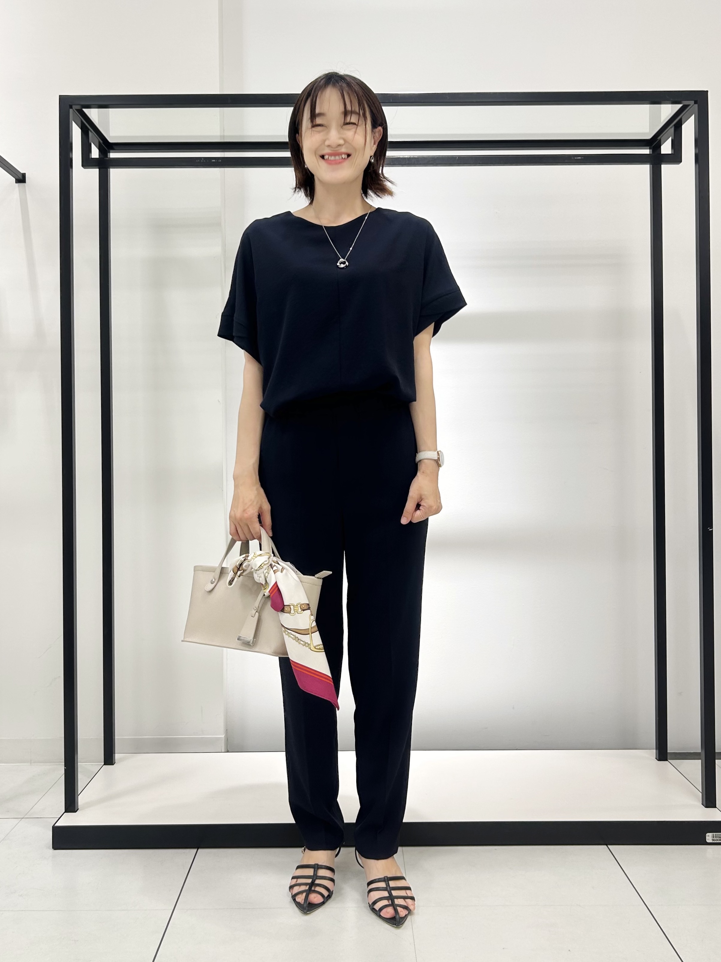 Mikiさんの「UNTITLED｜【セットアップ可/UVカット/前後2WAY】リラクシーフレンチスリーブブラウス」を使ったコーディネート