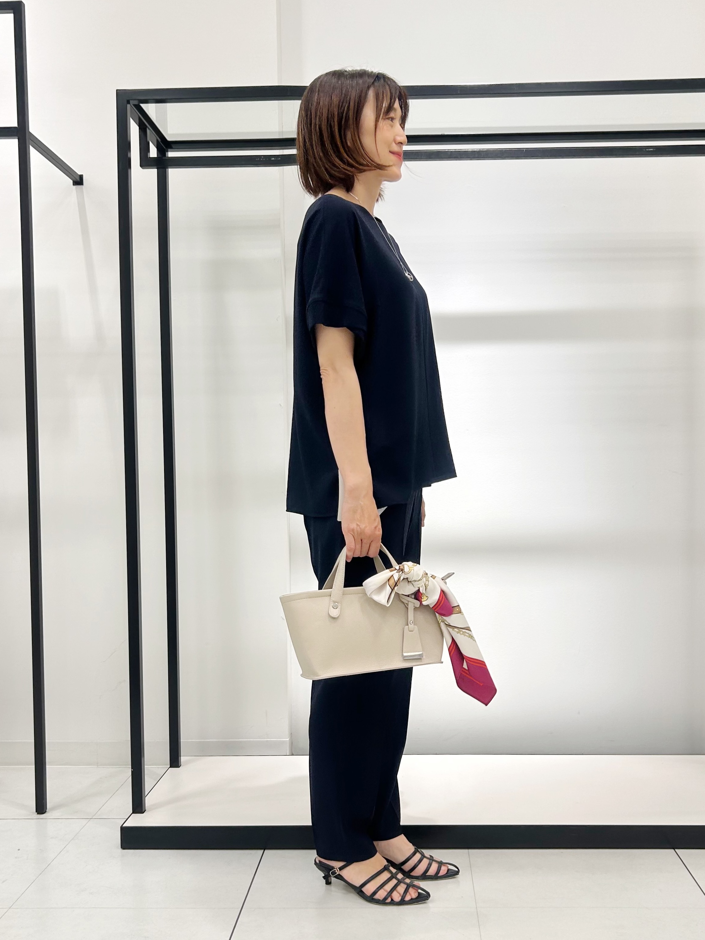 Mikiさんの「UNTITLED｜【セットアップ可/UVカット/前後2WAY】リラクシーフレンチスリーブブラウス」を使ったコーディネート