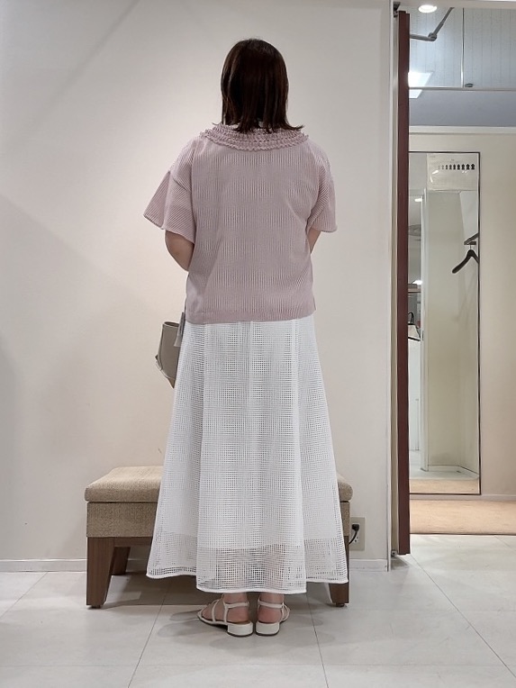 YUIさんの「UNTITLED｜【接触冷感/通気性/洗える】Vネックフリルブラウス」を使ったコーディネート