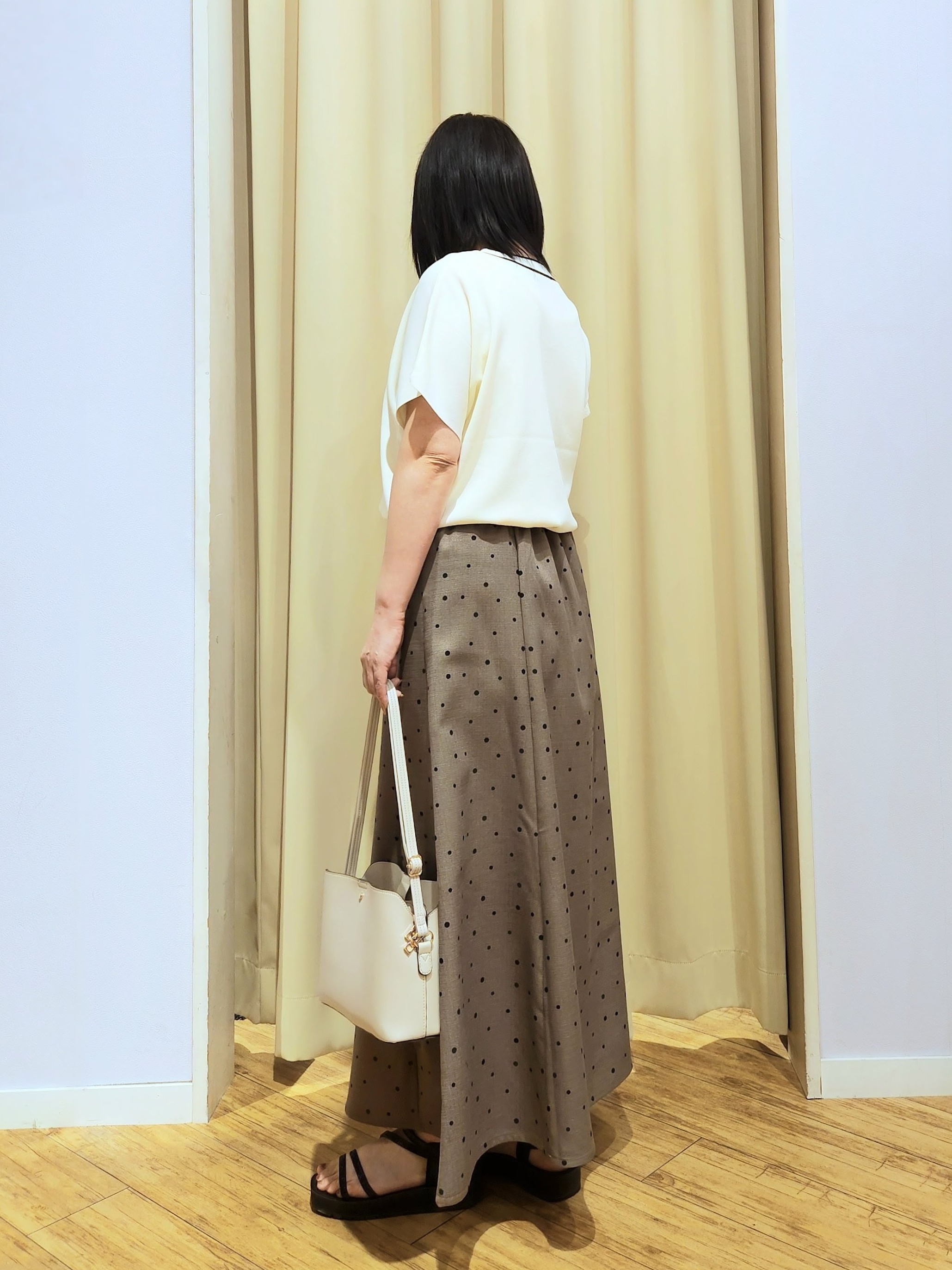 くまさんの「SHOO･LA･RUE｜【高レビュー/毎日洗える/UV】二の腕も隠せる 配色ボウタイニット」を使ったコーディネート