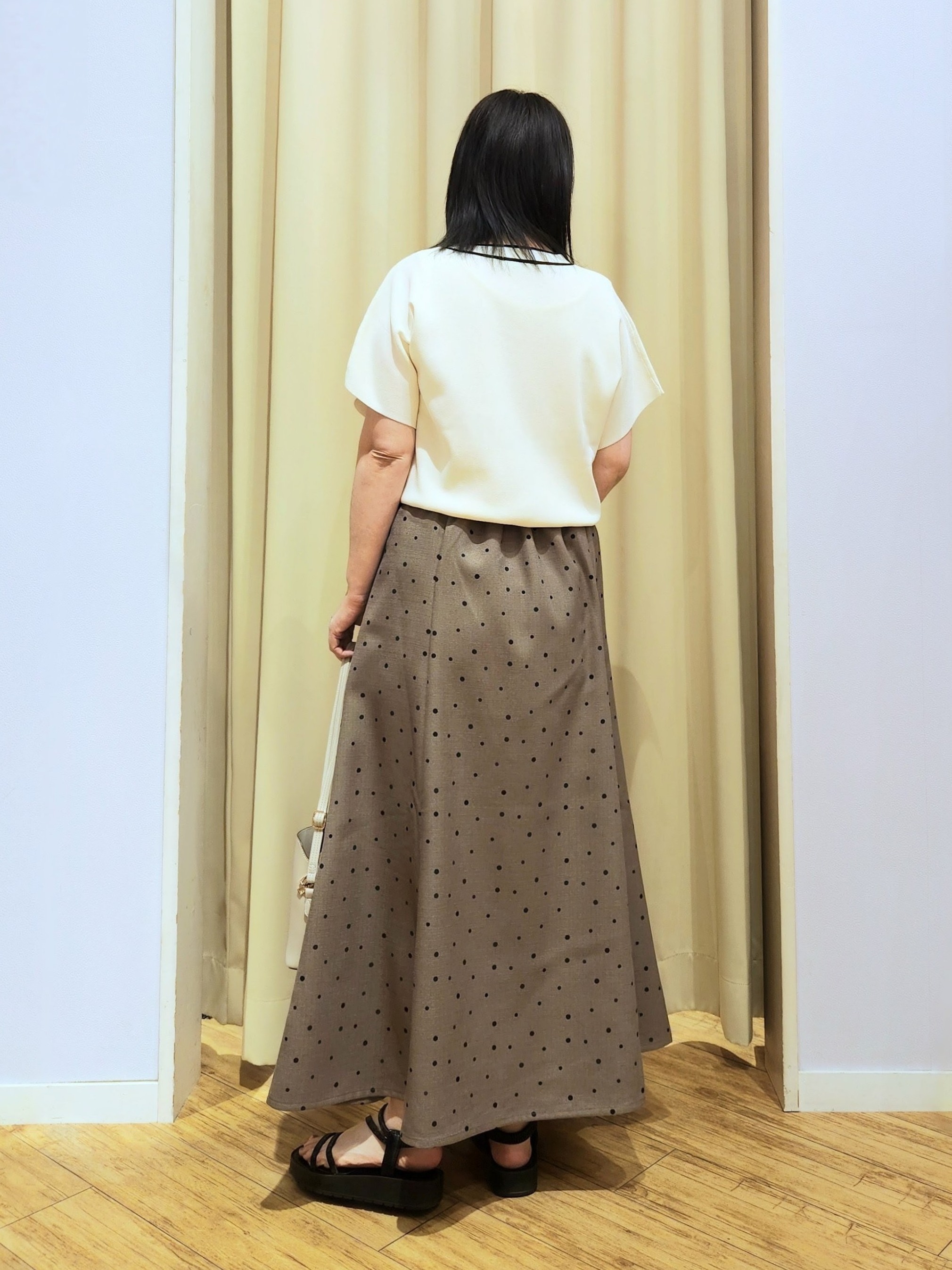 くまさんの「SHOO･LA･RUE｜【高レビュー/毎日洗える/UV】二の腕も隠せる 配色ボウタイニット」を使ったコーディネート