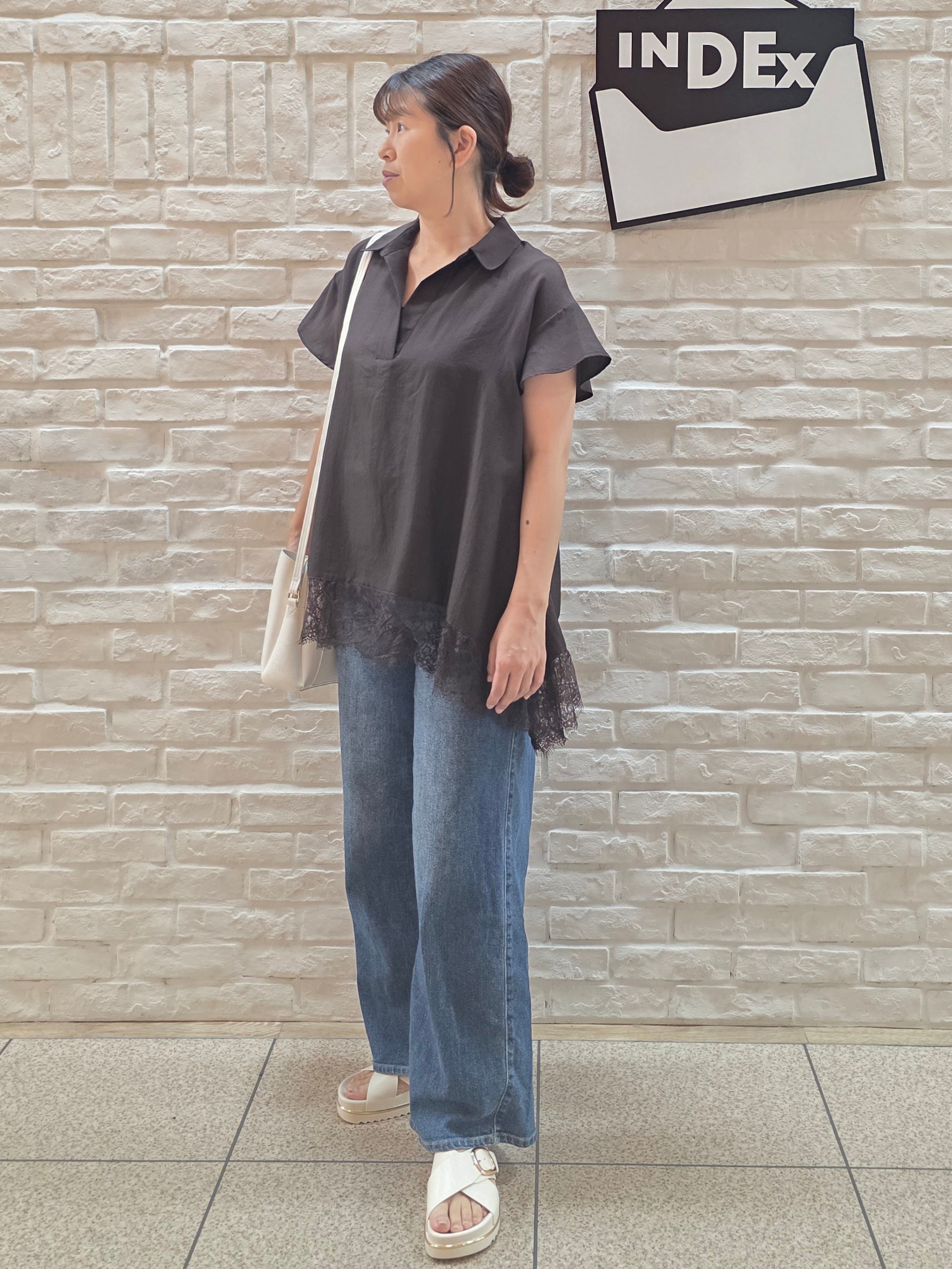 mamiさんの「index｜裾レース スキッパーブラウス【洗濯機OK】」を使ったコーディネート