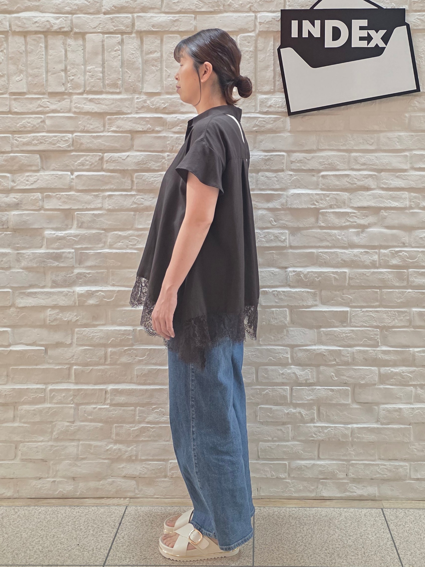 mamiさんの「index｜裾レース スキッパーブラウス【洗濯機OK】」を使ったコーディネート