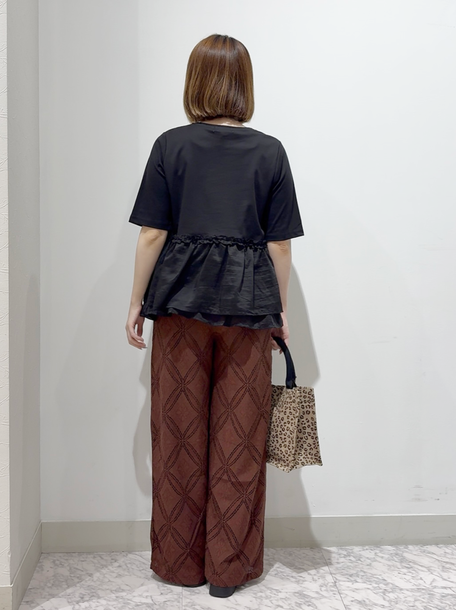 しかっちさんの「grove｜【体型カバー】INせず決まる、ウエストシアーフリルTシャツ」を使ったコーディネート
