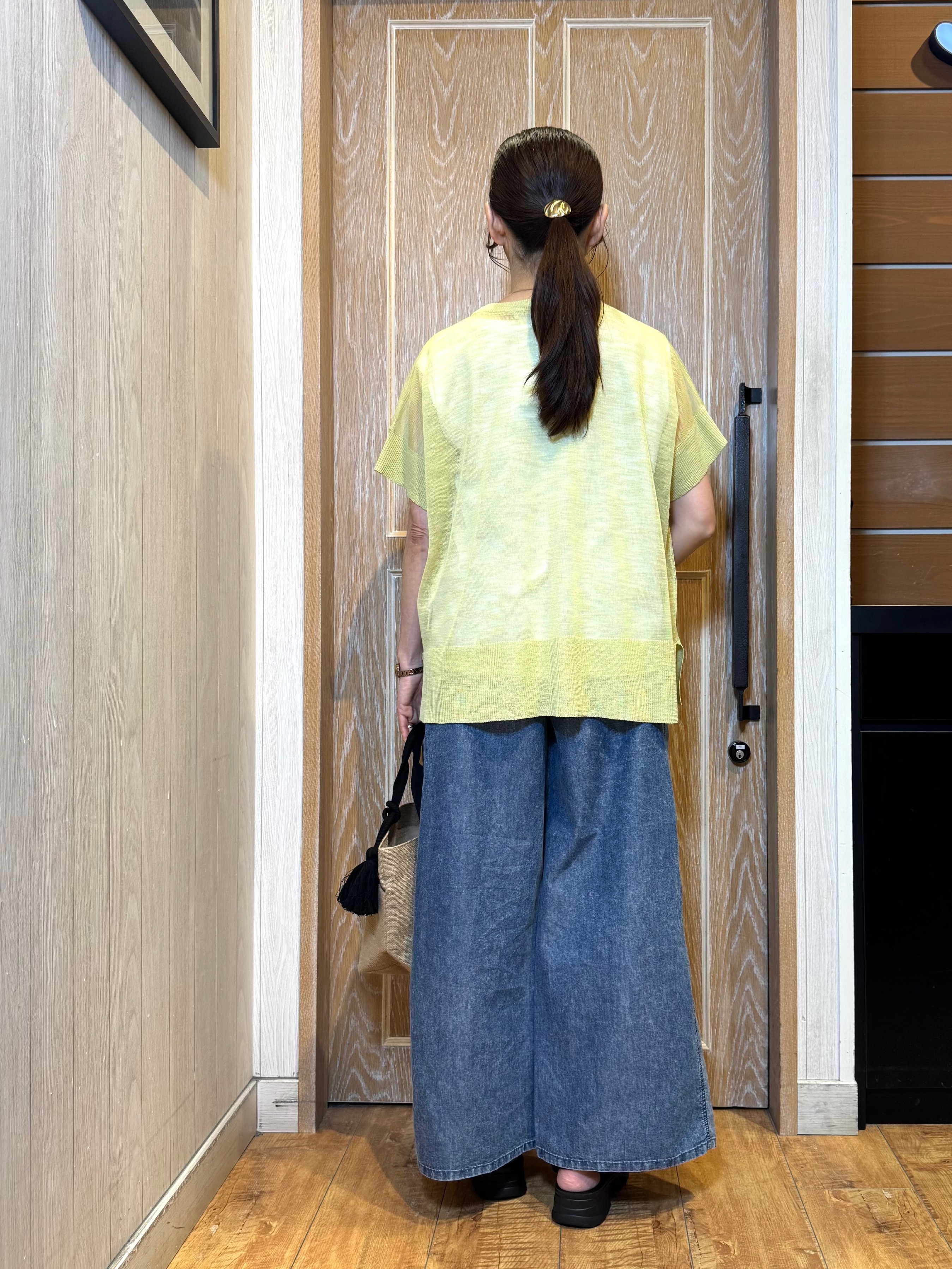 KAORIさんの「SHOO･LA･RUE｜【2点セット/S-LL/体型カバー】さらりと涼し気 シアーニット+タンクトップ」を使ったコーディネート