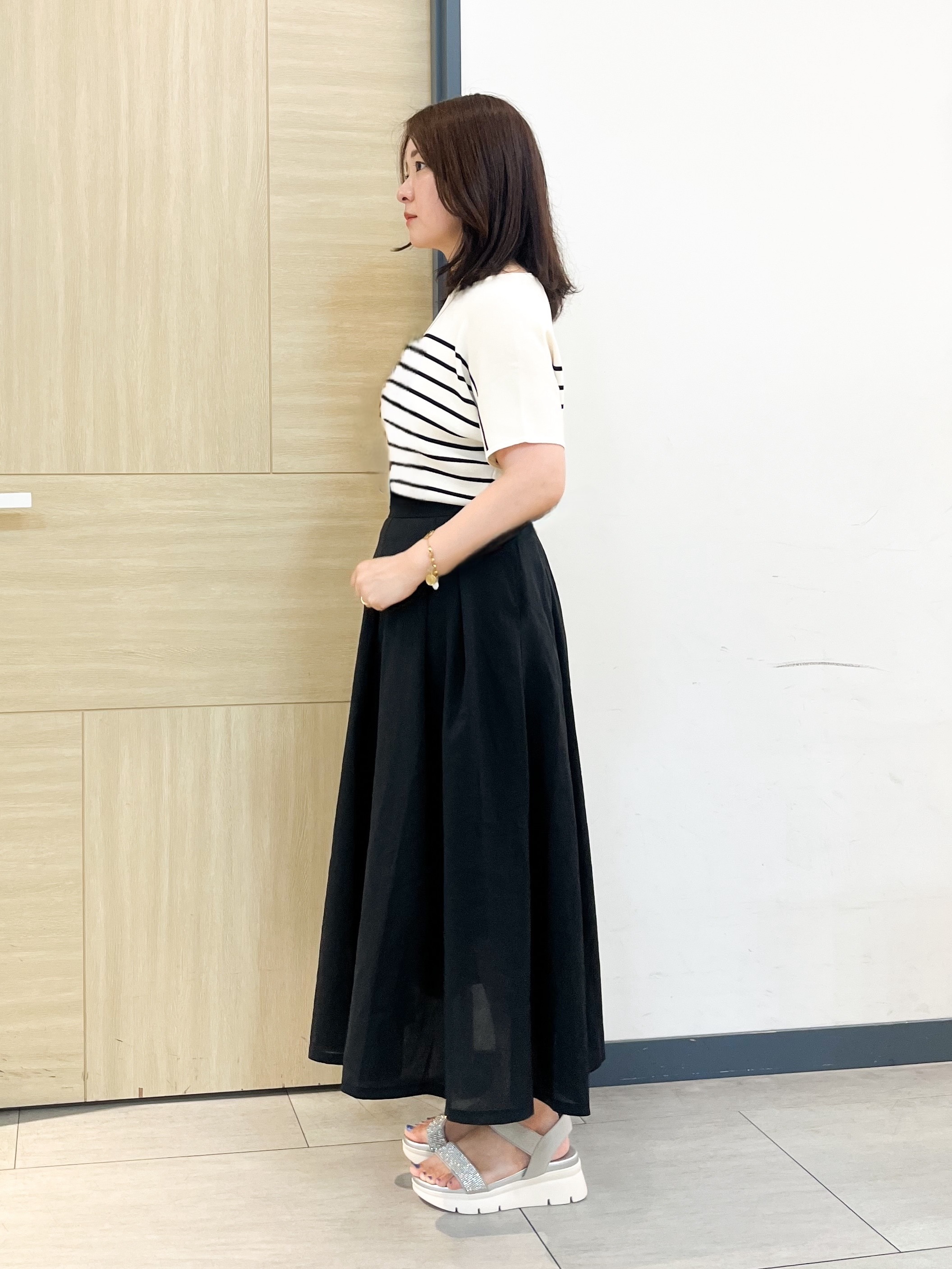 YOさんの「grove｜【シリーズ累計36万枚！名品ニット】やわらかドライタッチ ドルマンニット」を使ったコーディネート