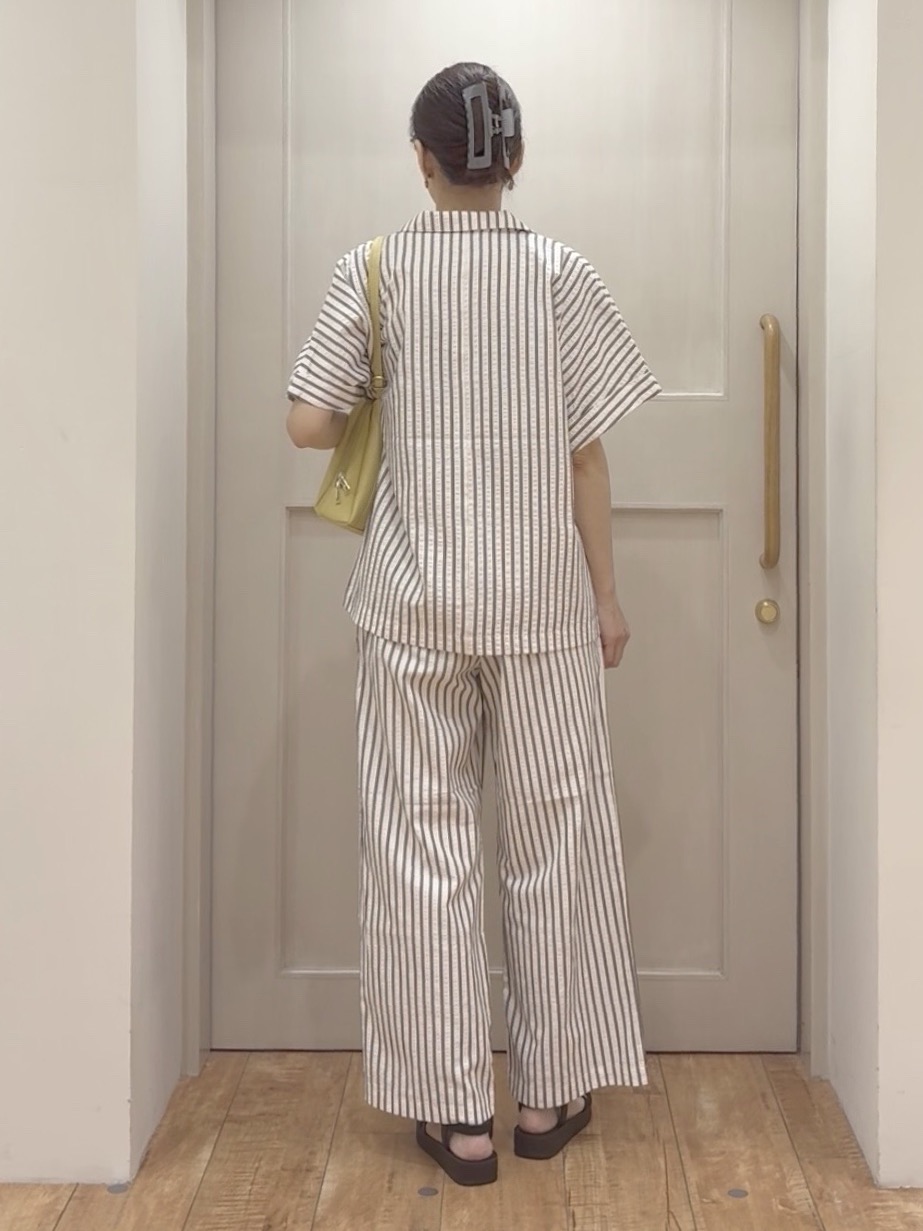 tamuさんの「SHOO･LA･RUE｜【S-LL/吸水速乾/セットアップ可】羽織るだけで主役になる サッカーストライプシャツジャケット」を使ったコーディネート