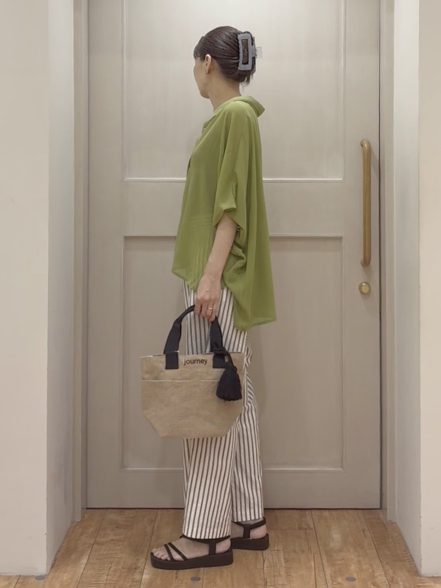 tamuさんの「SHOO･LA･RUE｜【洗濯機可/体型カバー】羽織るだけで雰囲気変わる 柄アソート ポンチョ風シアーシャツ」を使ったコーディネート