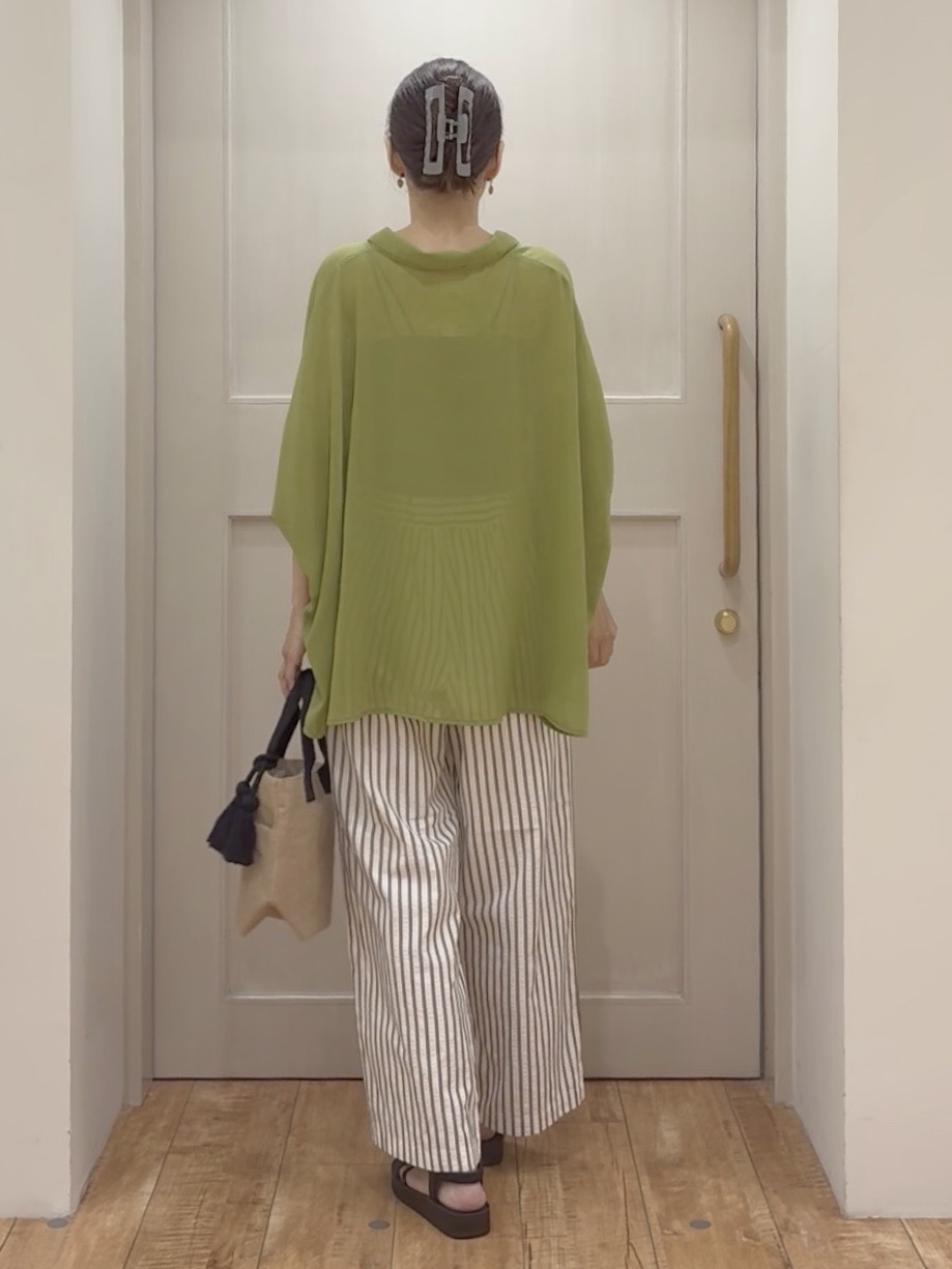 tamuさんの「SHOO･LA･RUE｜【洗濯機可/体型カバー】羽織るだけで雰囲気変わる 柄アソート ポンチョ風シアーシャツ」を使ったコーディネート