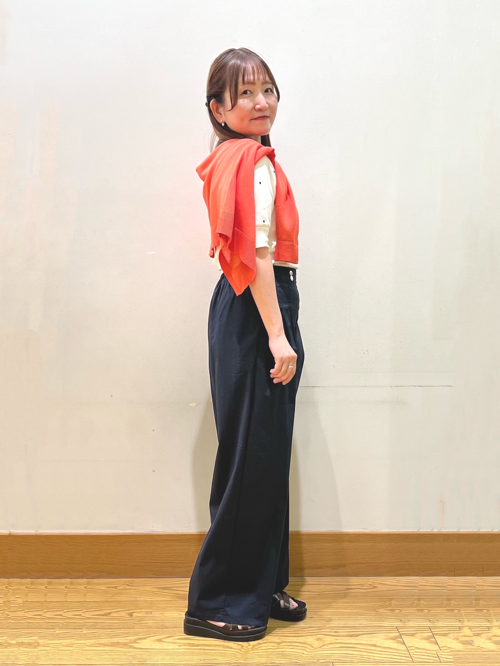 ゆっきーさんの「SHOO･LA･RUE｜【S-LL/二の腕カバー】品よく隠せる ドット刺繍5分袖ニット」を使ったコーディネート