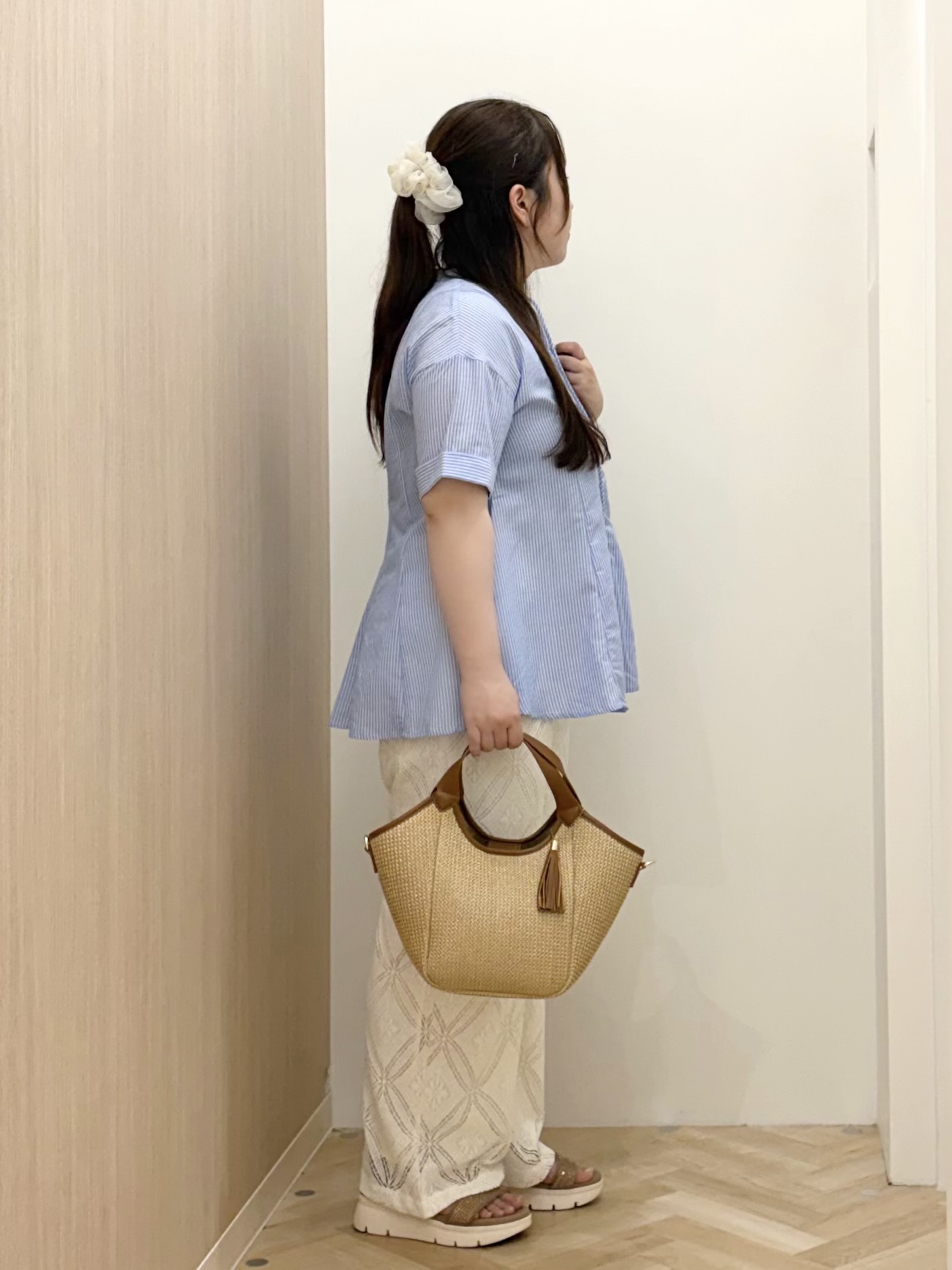 akariさんの「grove｜【洗濯機OK】さらっと軽やか、フレアシャツ」を使ったコーディネート