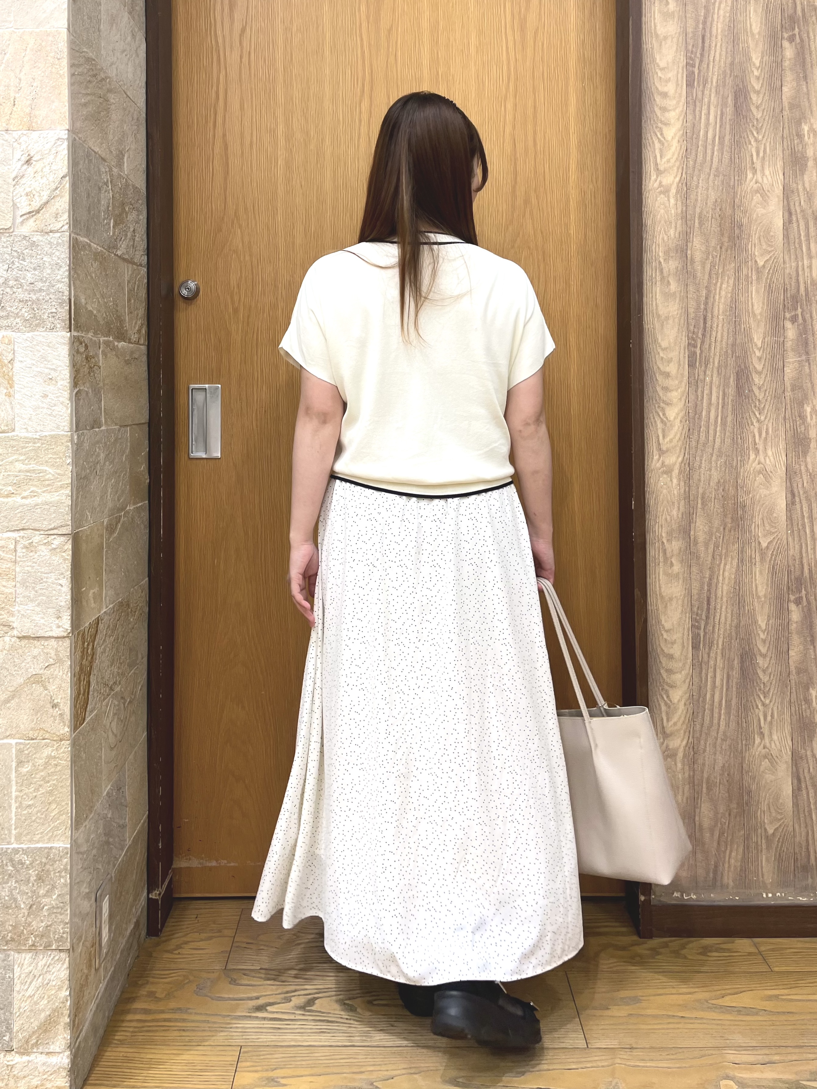 ゆっきーさんの「SHOO･LA･RUE｜【高レビュー/毎日洗える/UV】二の腕も隠せる 配色ボウタイニット」を使ったコーディネート