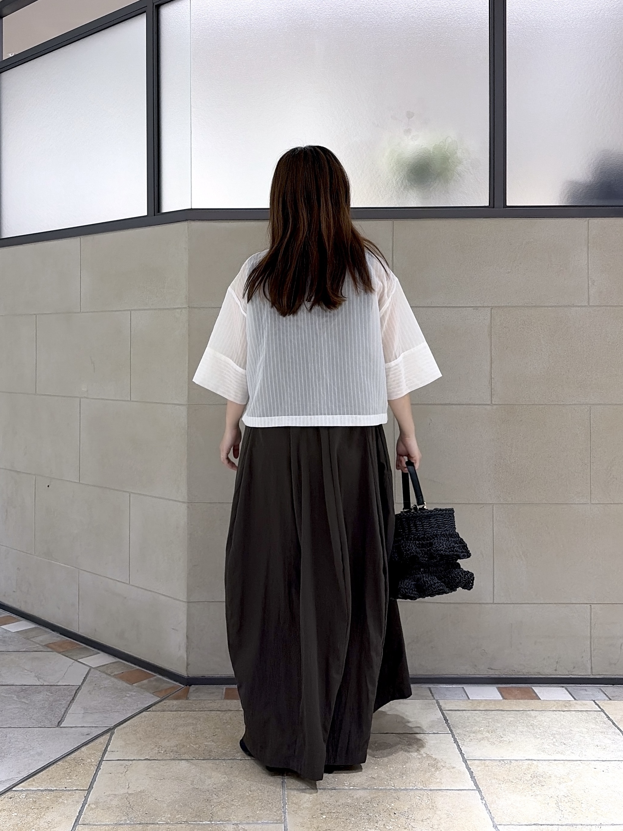 よねさんの「INDIVI｜ボックスシルエットシアーシャツ【接触冷感】」を使ったコーディネート
