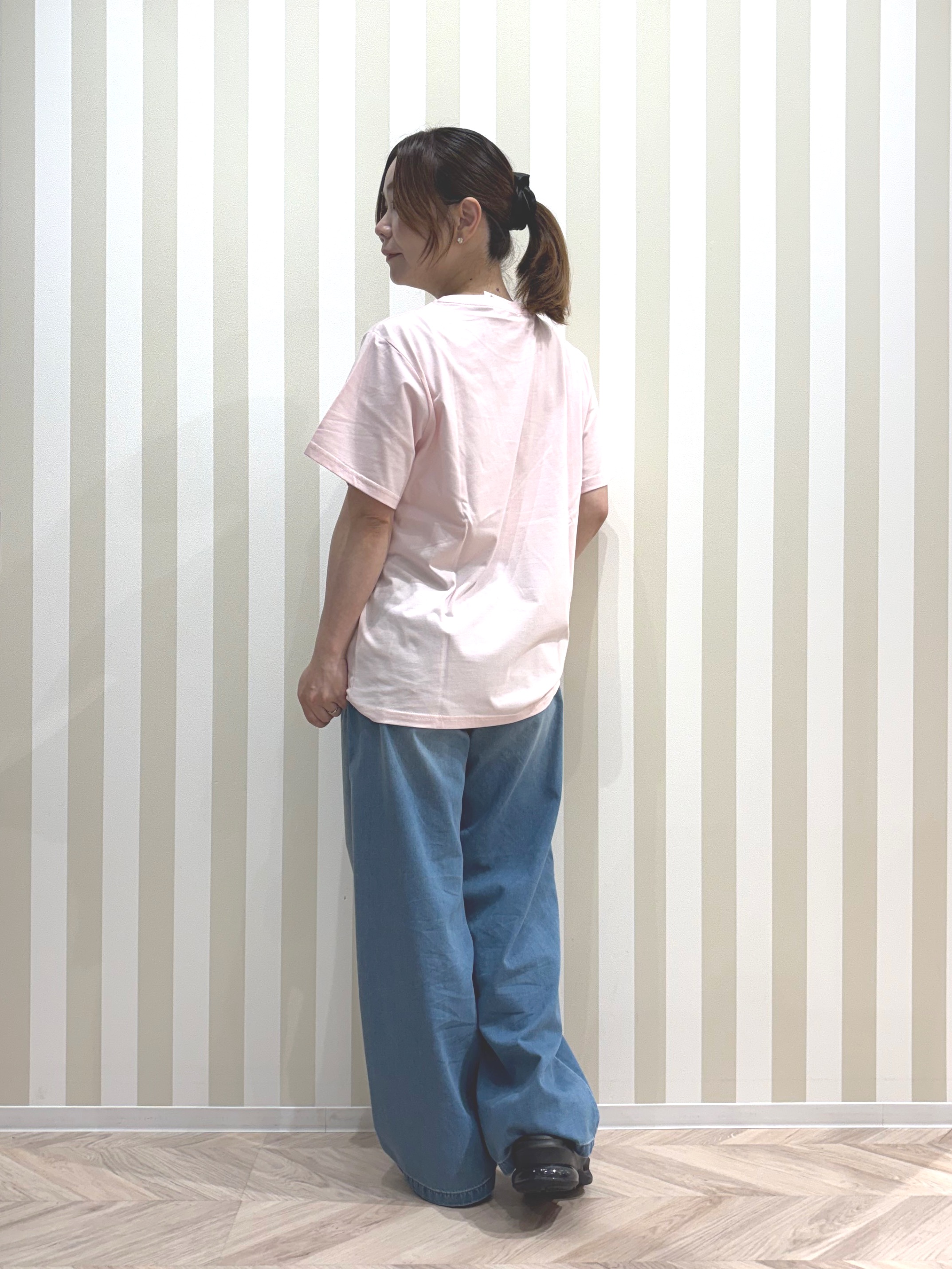 ナギさんの「SHOO･LA･RUE｜【洗濯機可/S-LL】夏に快適サラサラ感 大人のプリントTシャツ」を使ったコーディネート