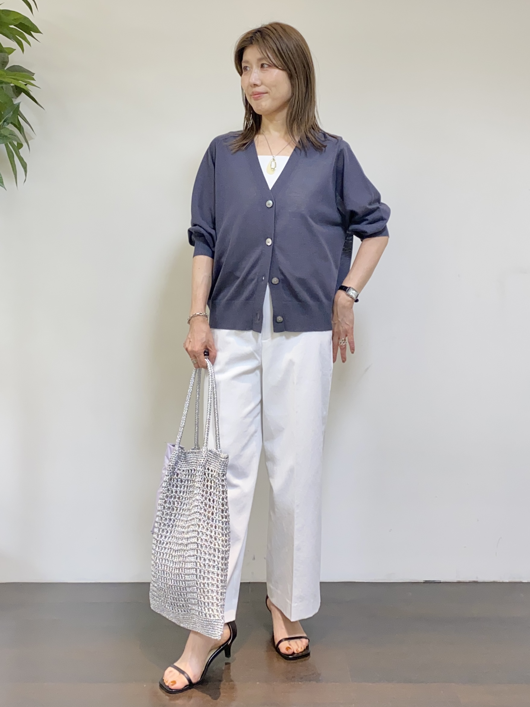tomoさんの「UNTITLED｜【アンサンブル可/シアー】リネンエステルカーディガン」を使ったコーディネート