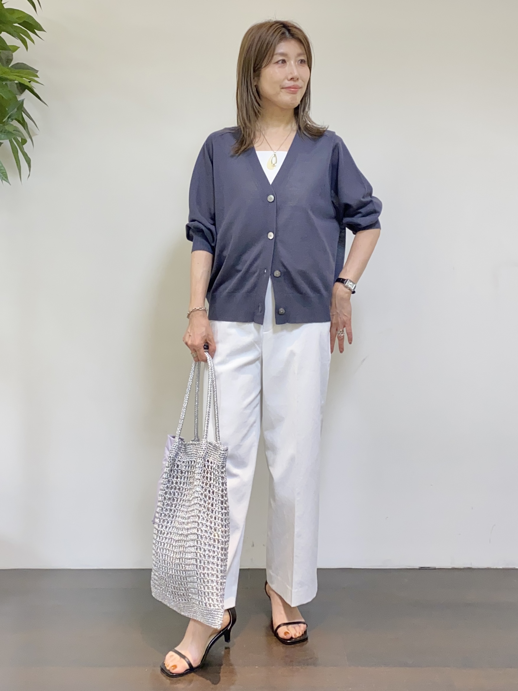 tomoさんの「UNTITLED｜【アンサンブル可/シアー】リネンエステルカーディガン」を使ったコーディネート